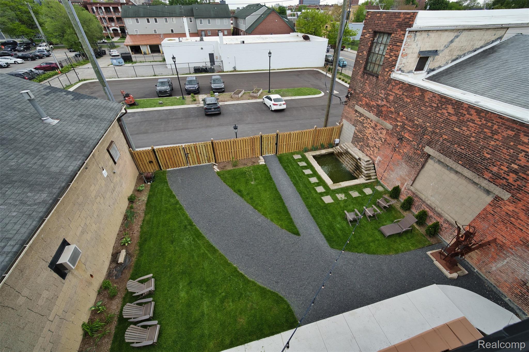 701 W Canfield Street 03