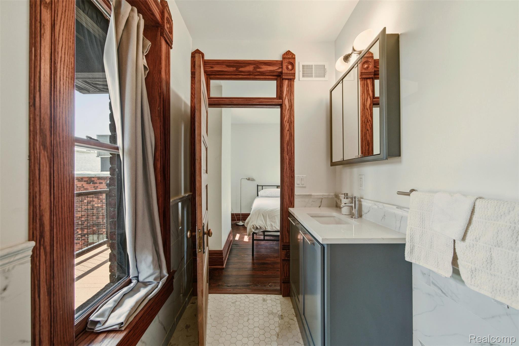 701 W Canfield Street 03