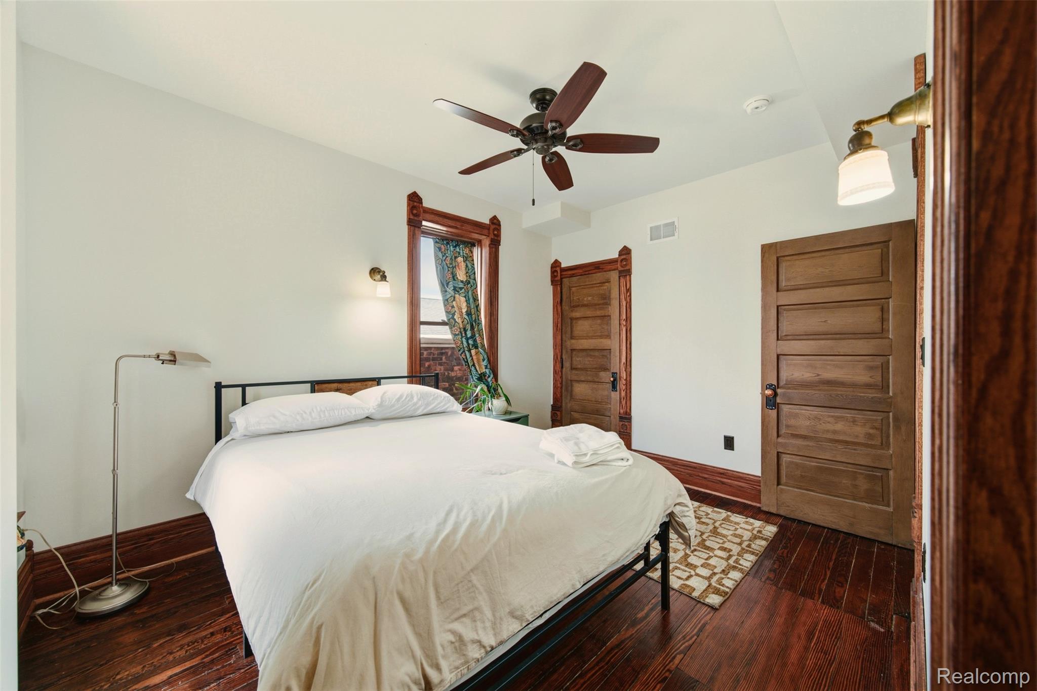701 W Canfield Street 03