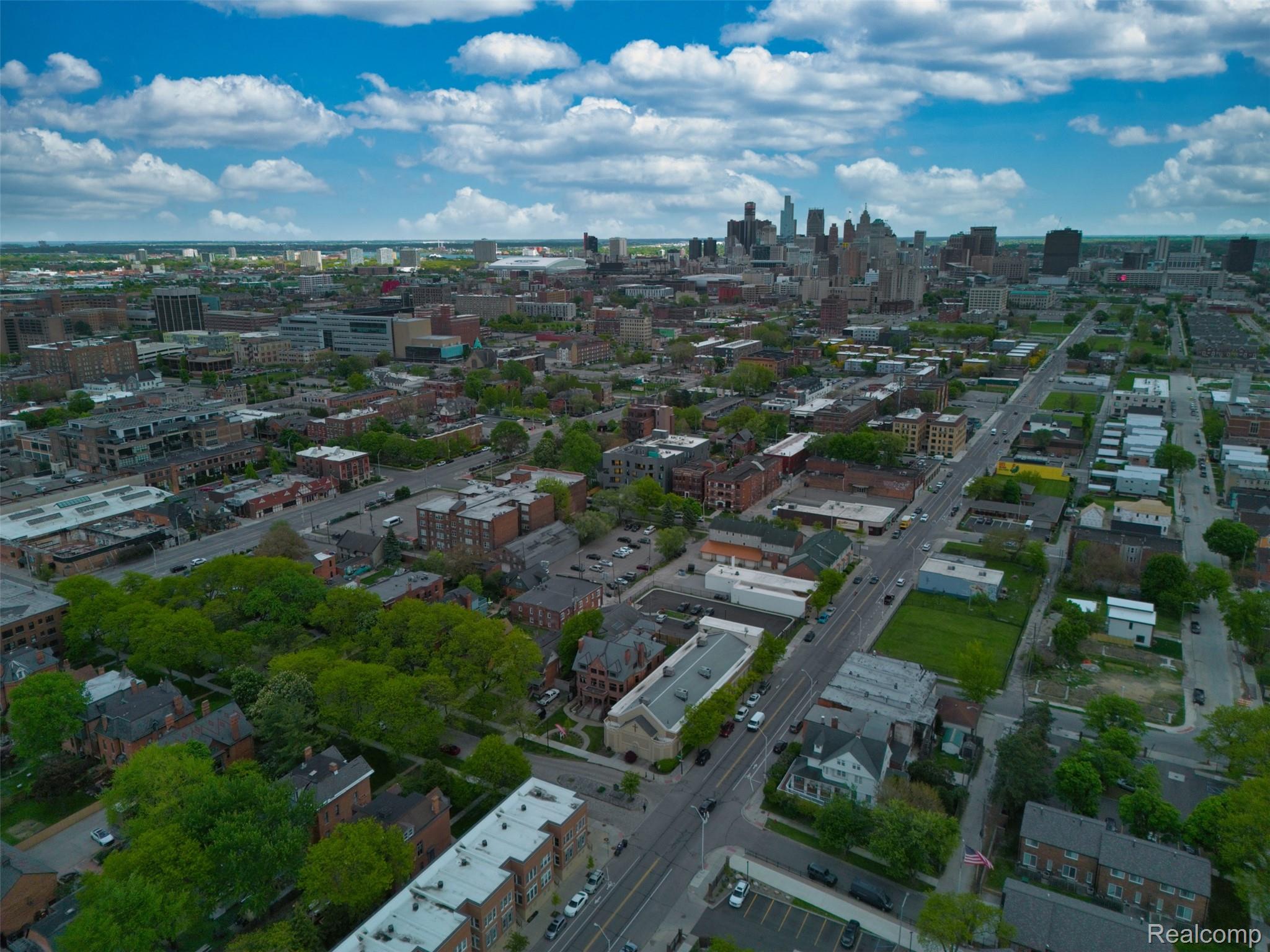 701 W Canfield Street 03