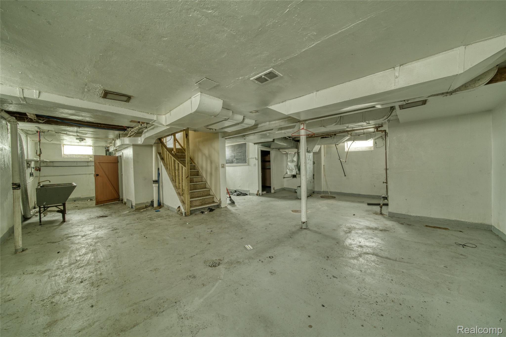 4150 BUCKINGHAM Avenue