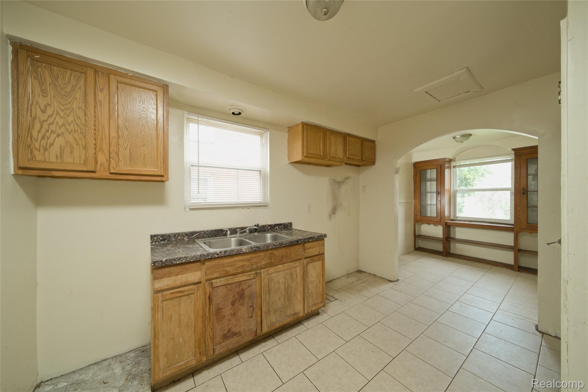 4150 BUCKINGHAM Avenue