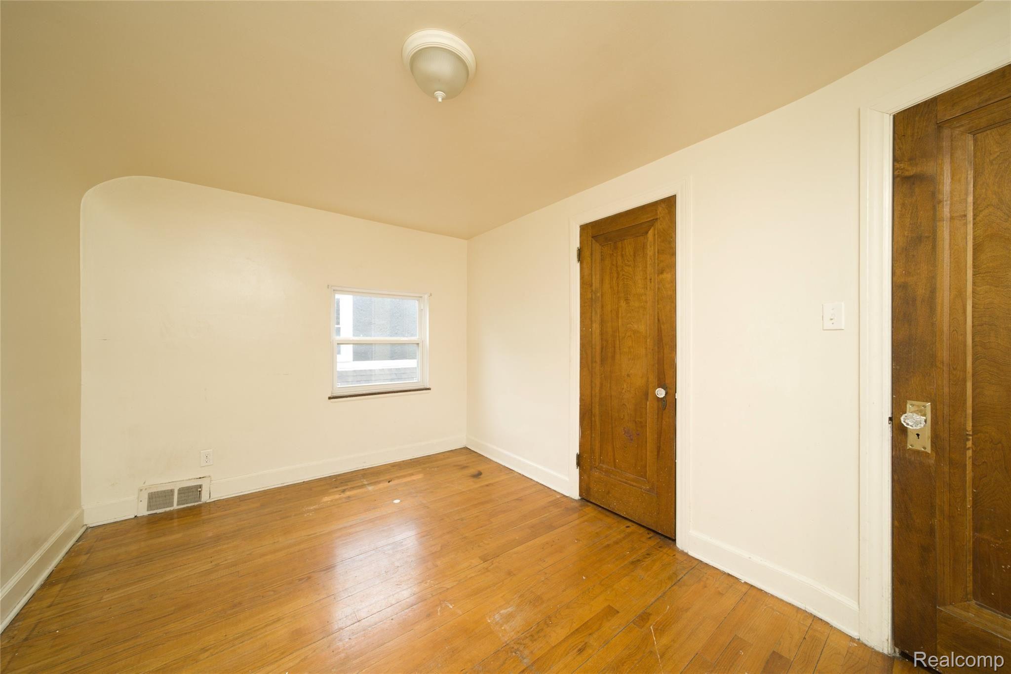 4150 BUCKINGHAM Avenue