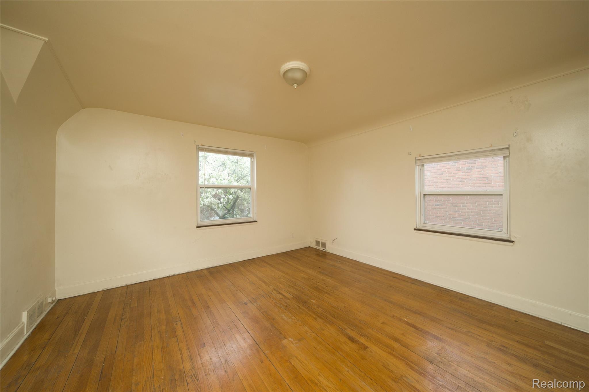 4150 BUCKINGHAM Avenue