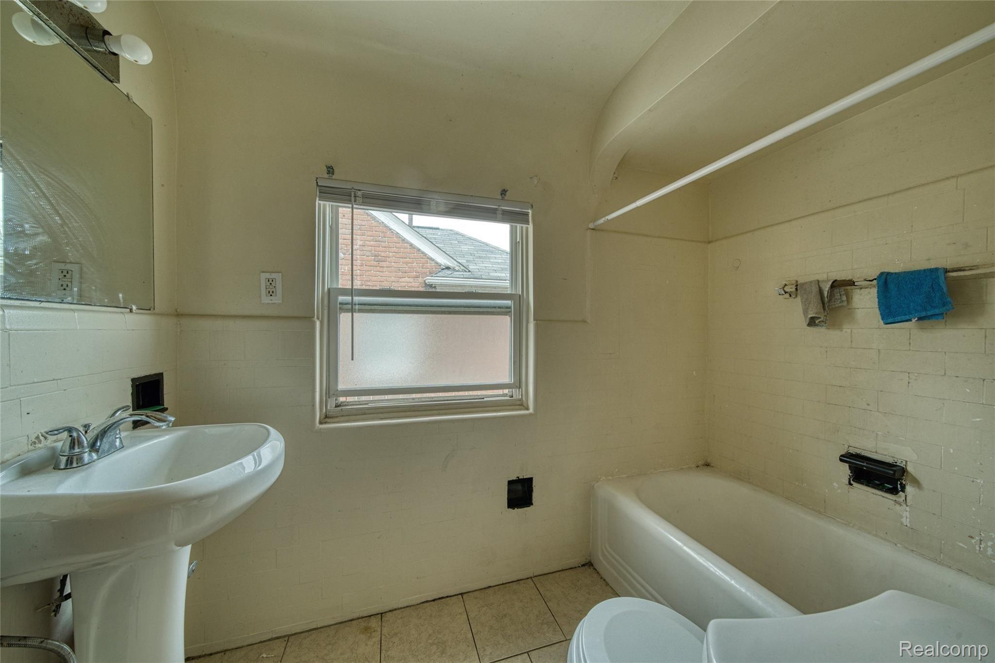 4150 BUCKINGHAM Avenue