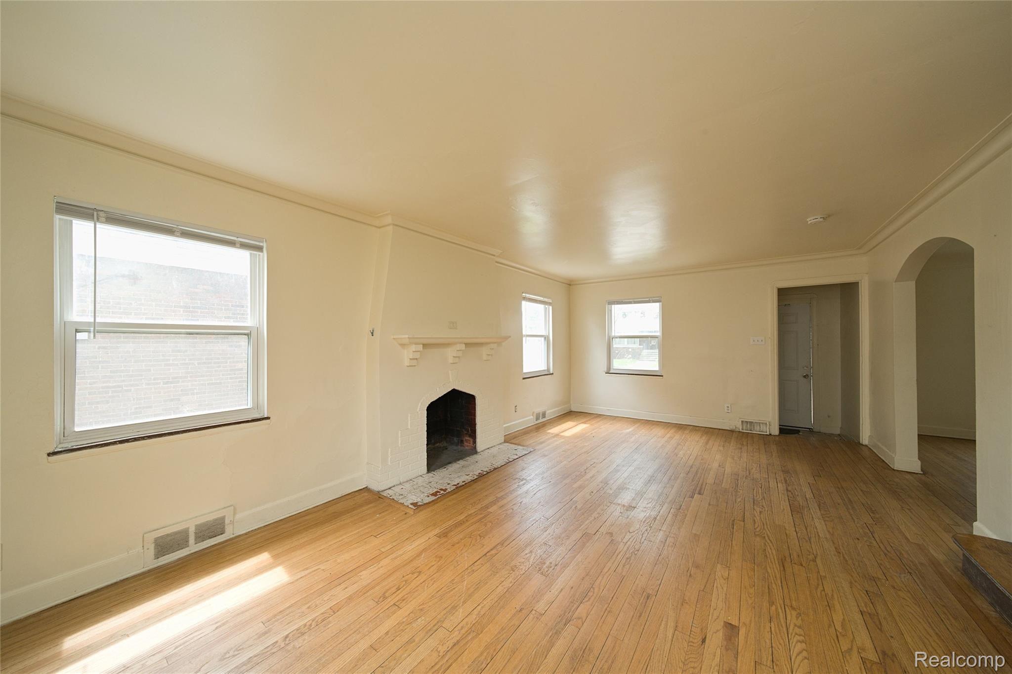 4150 BUCKINGHAM Avenue