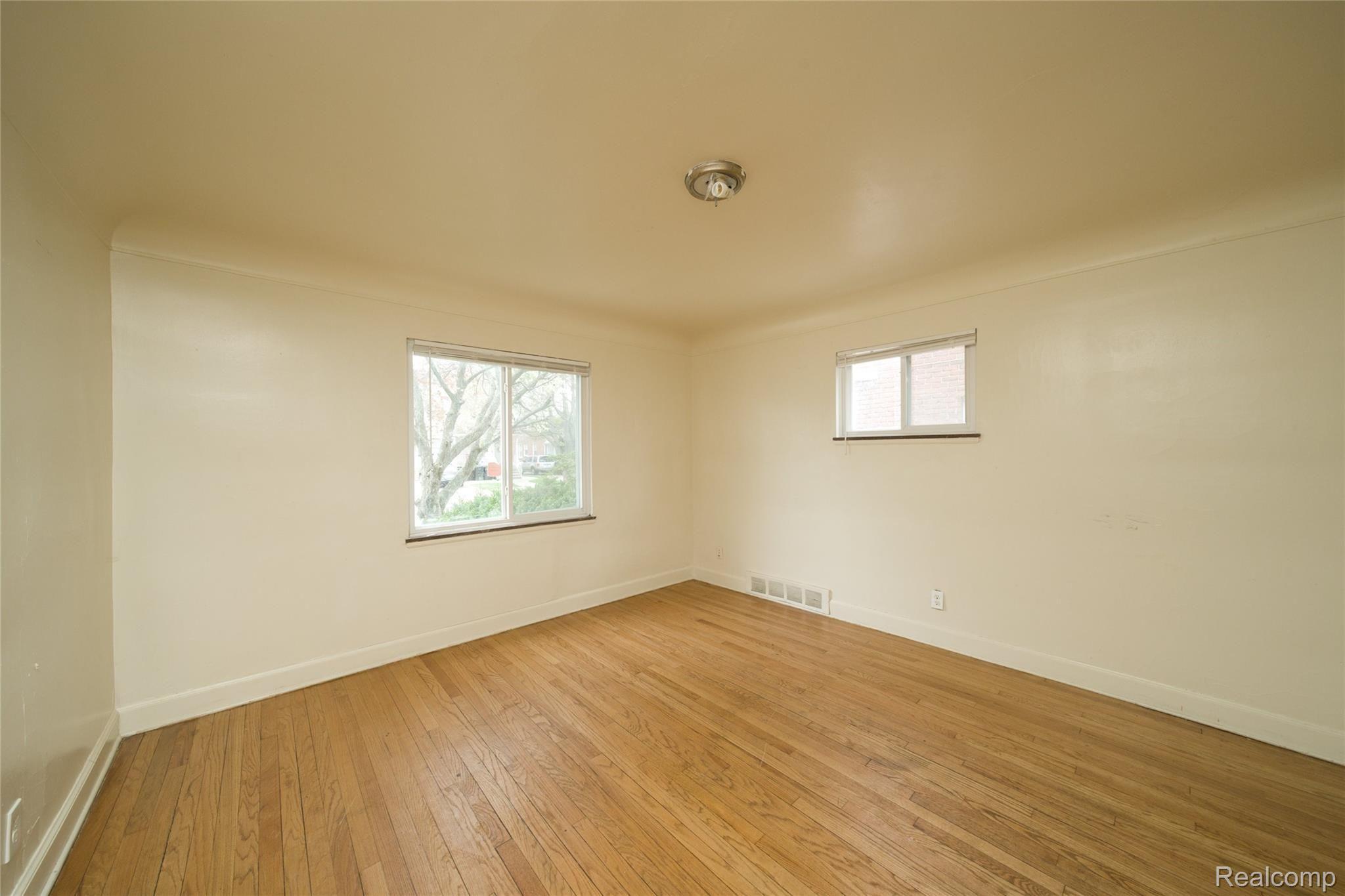 4150 BUCKINGHAM Avenue