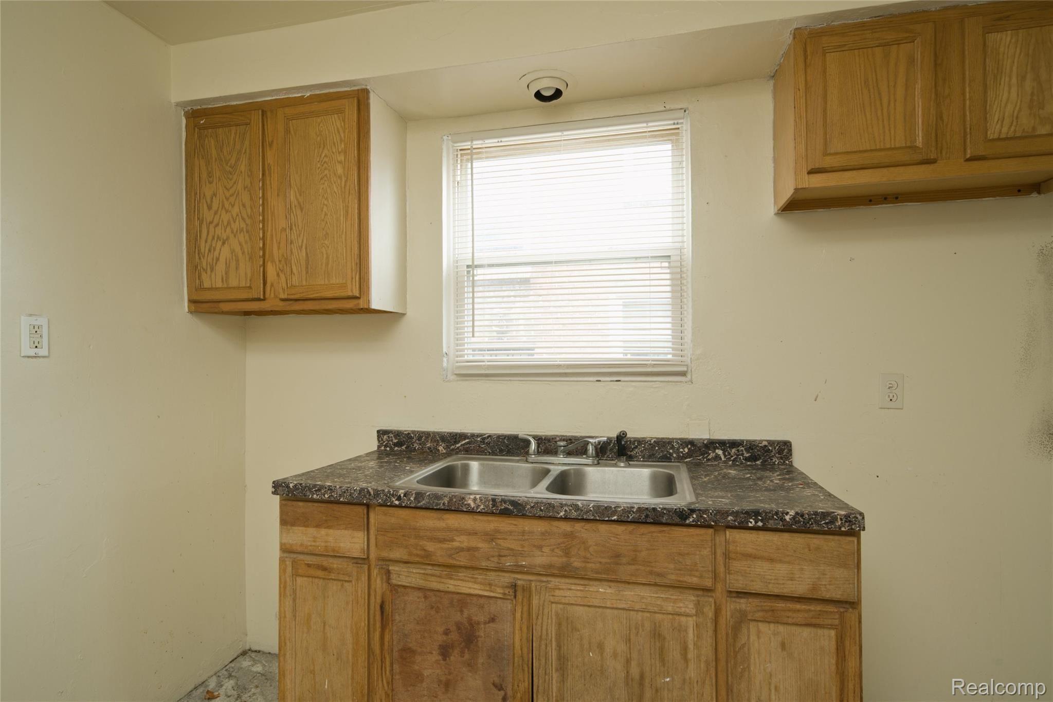 4150 BUCKINGHAM Avenue