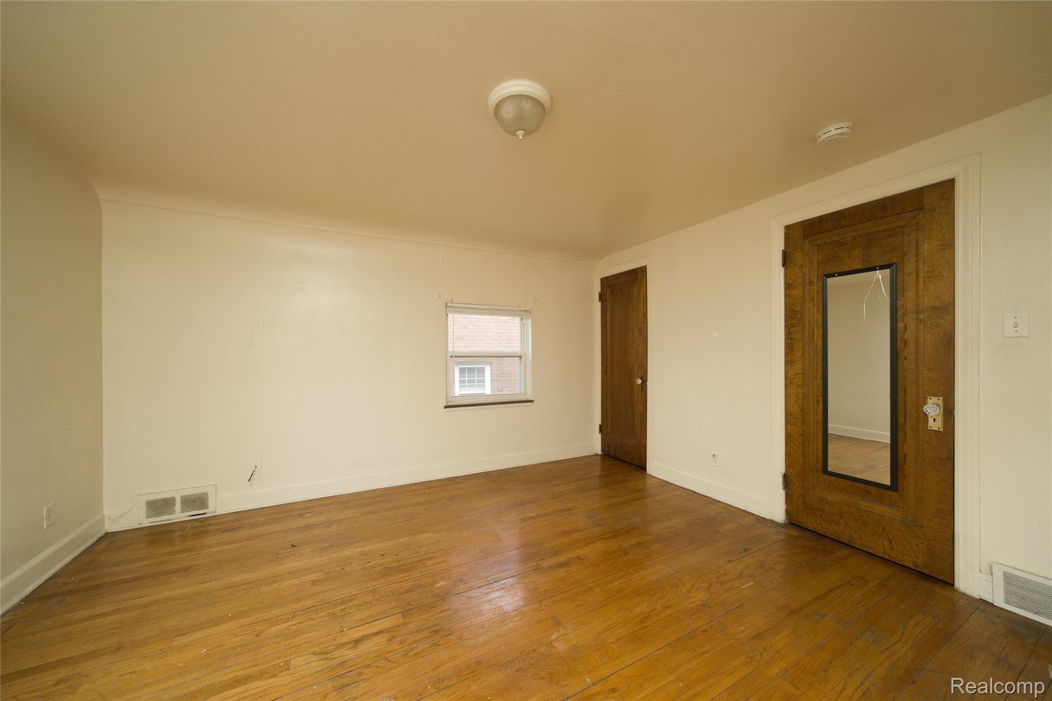 4150 BUCKINGHAM Avenue