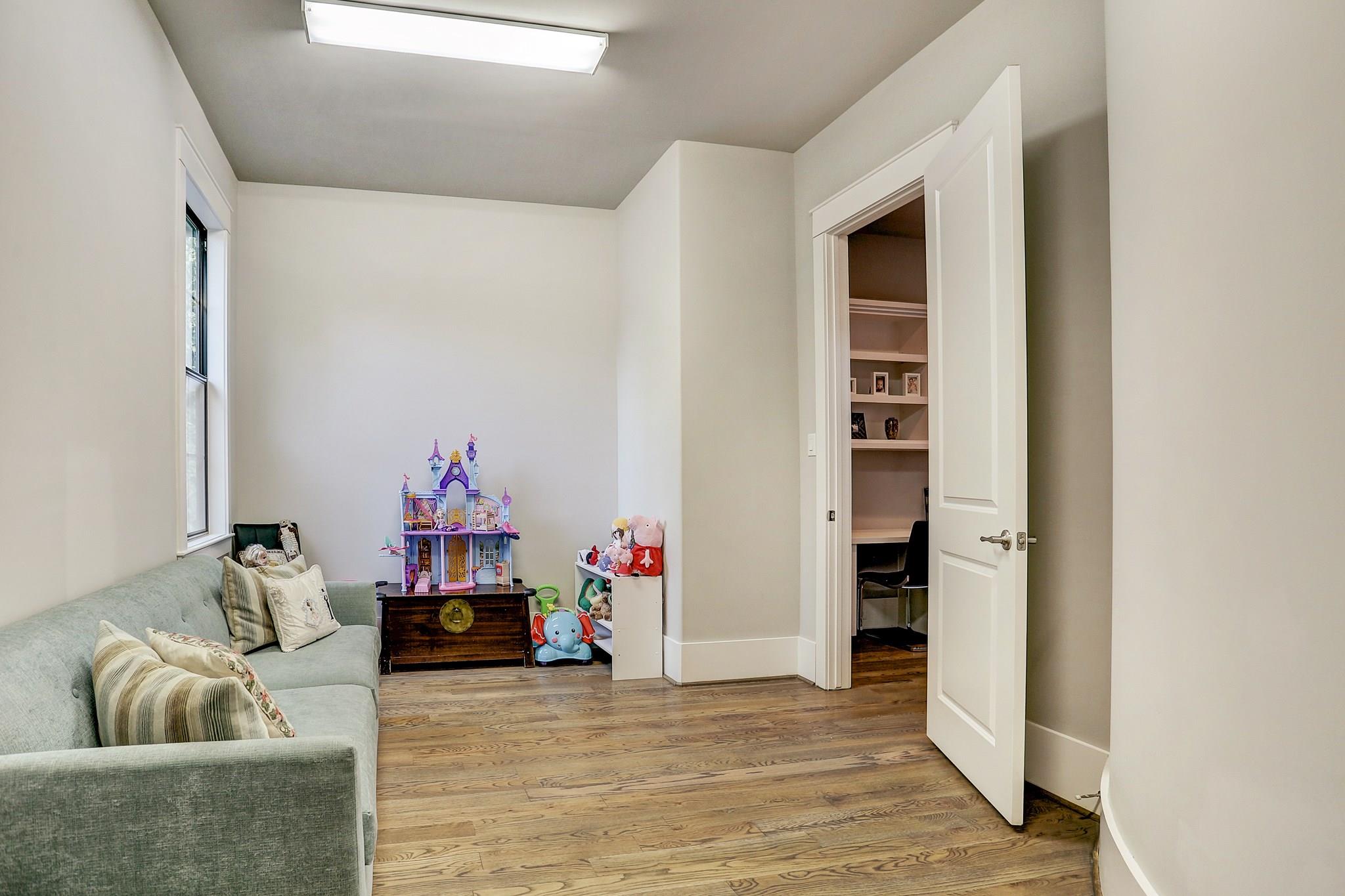 5655 Locke Lane