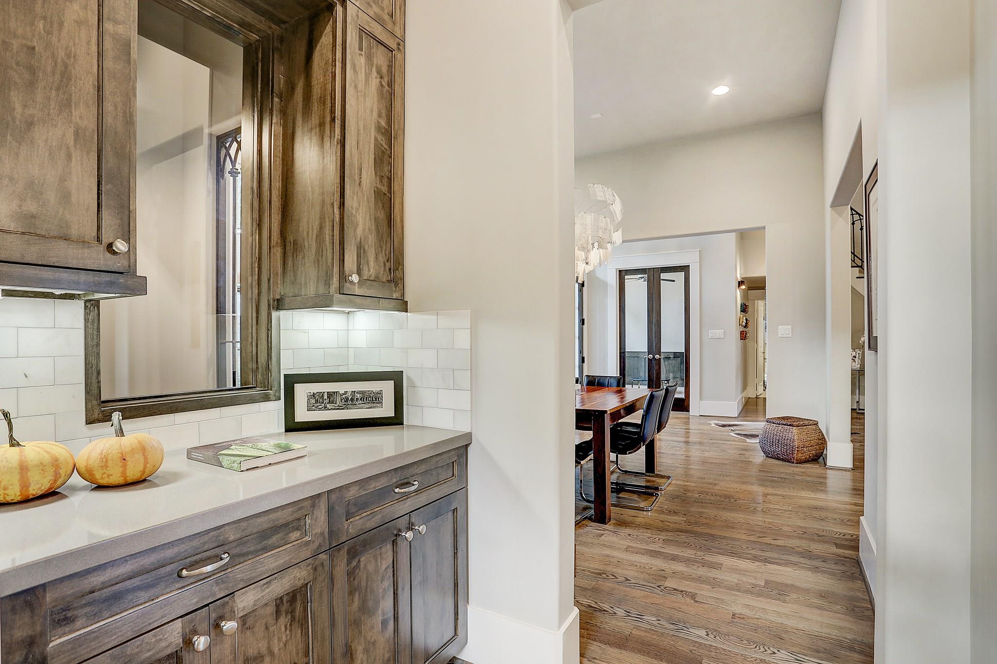 5655 Locke Lane