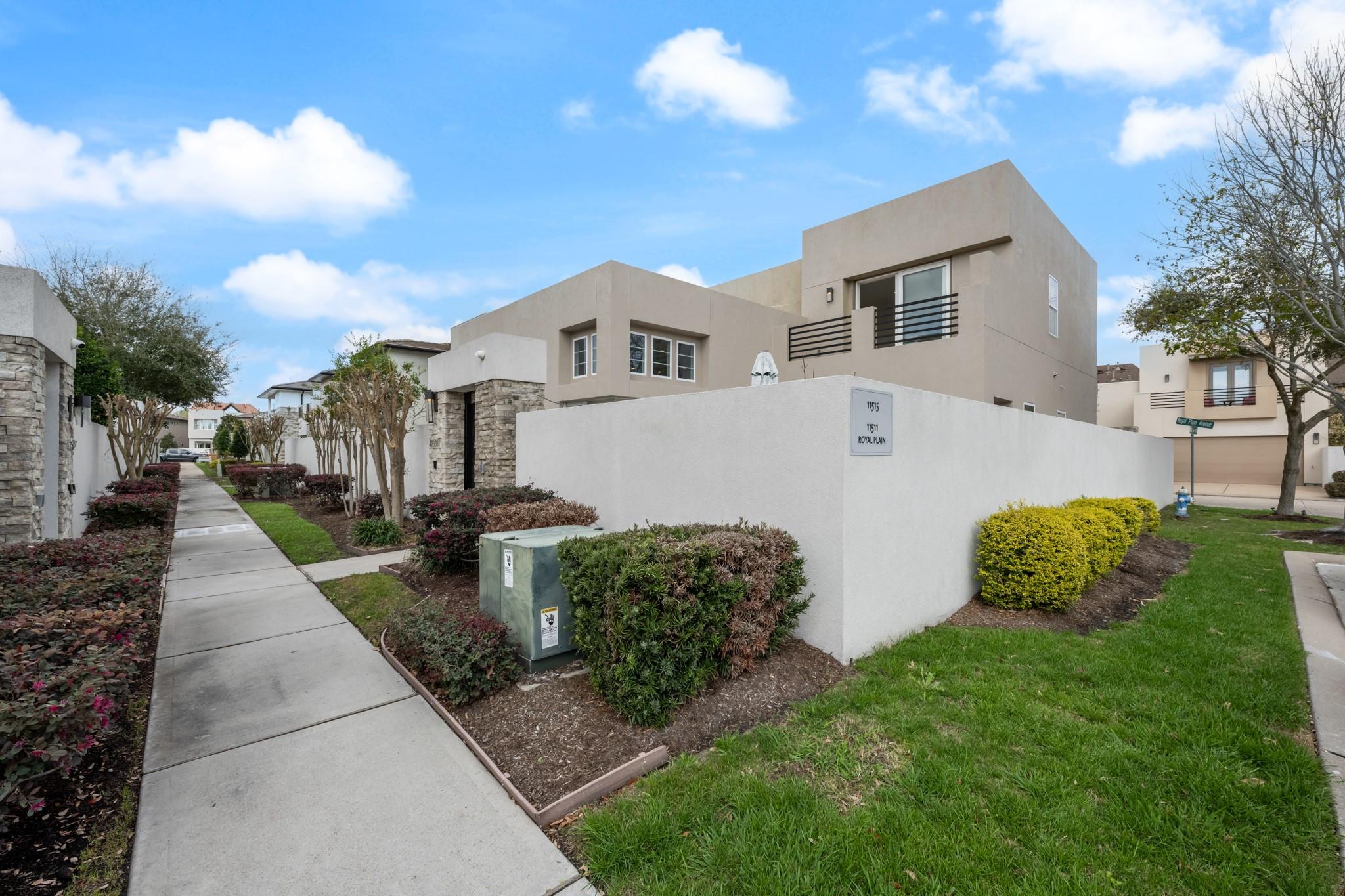 11511 Royal Plain Avenue