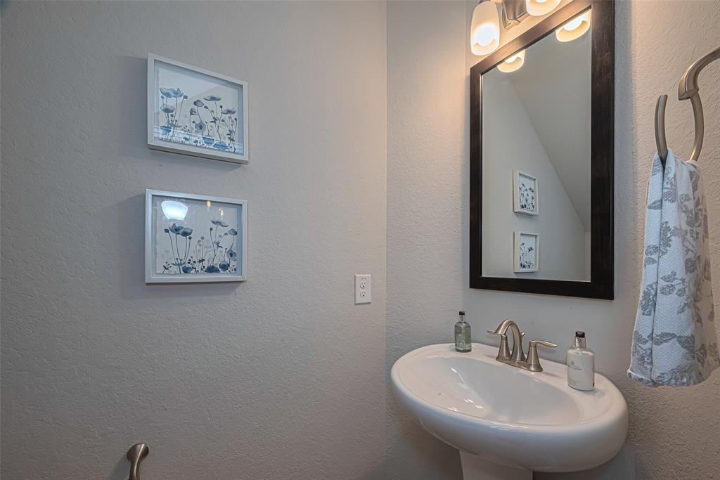 8418 Oak Leaf Point Drive