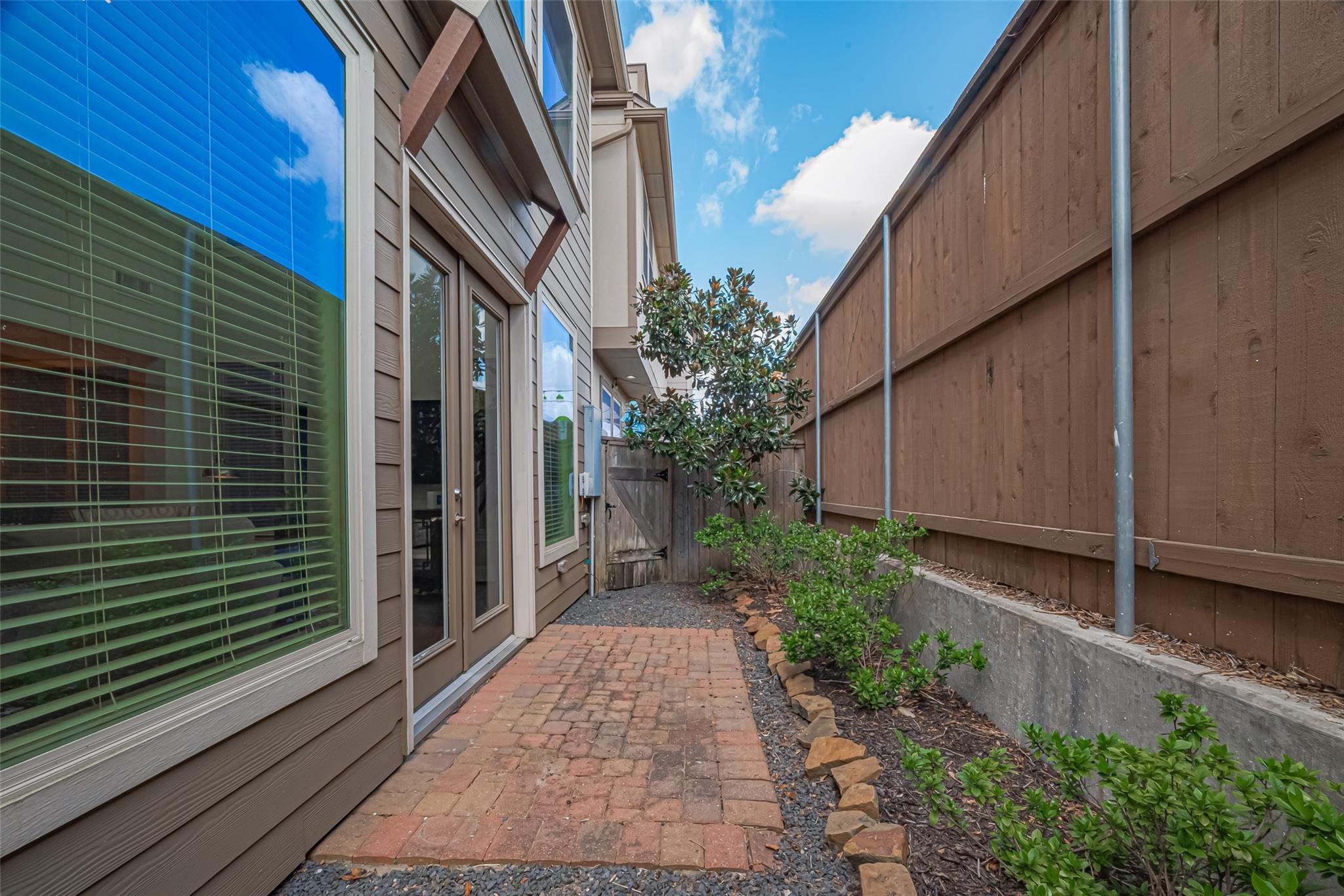 8418 Oak Leaf Point Drive