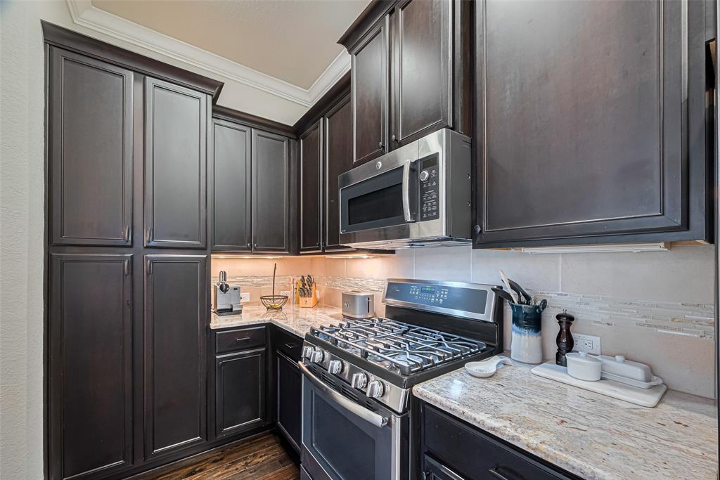 8418 Oak Leaf Point Drive