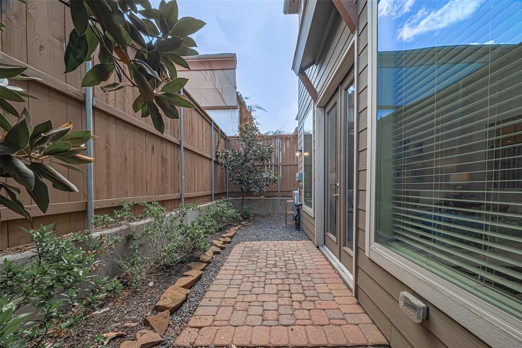 8418 Oak Leaf Point Drive