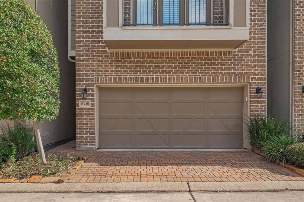 8418 Oak Leaf Point Drive