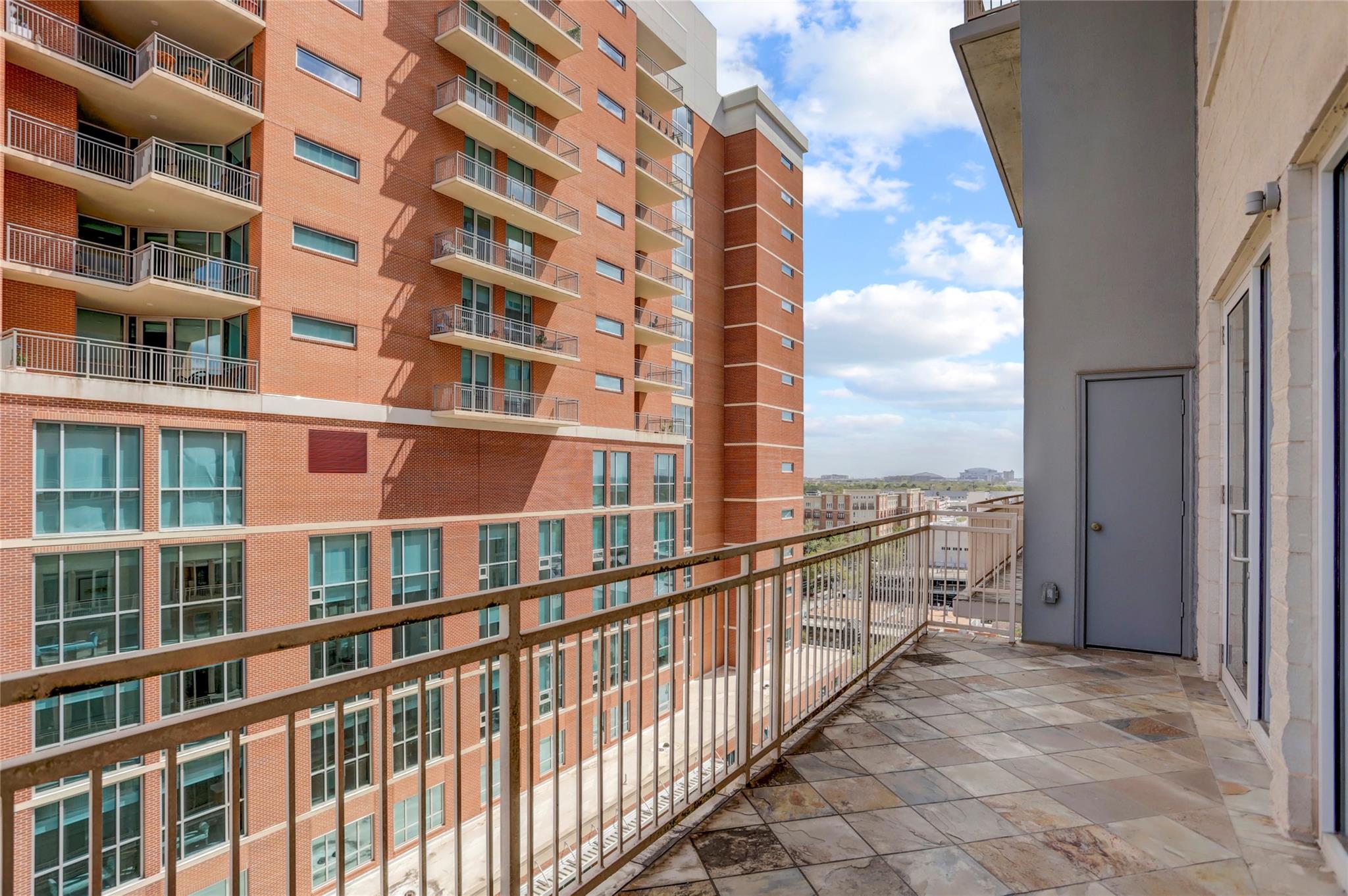 2520 Robinhood Street # 1008
