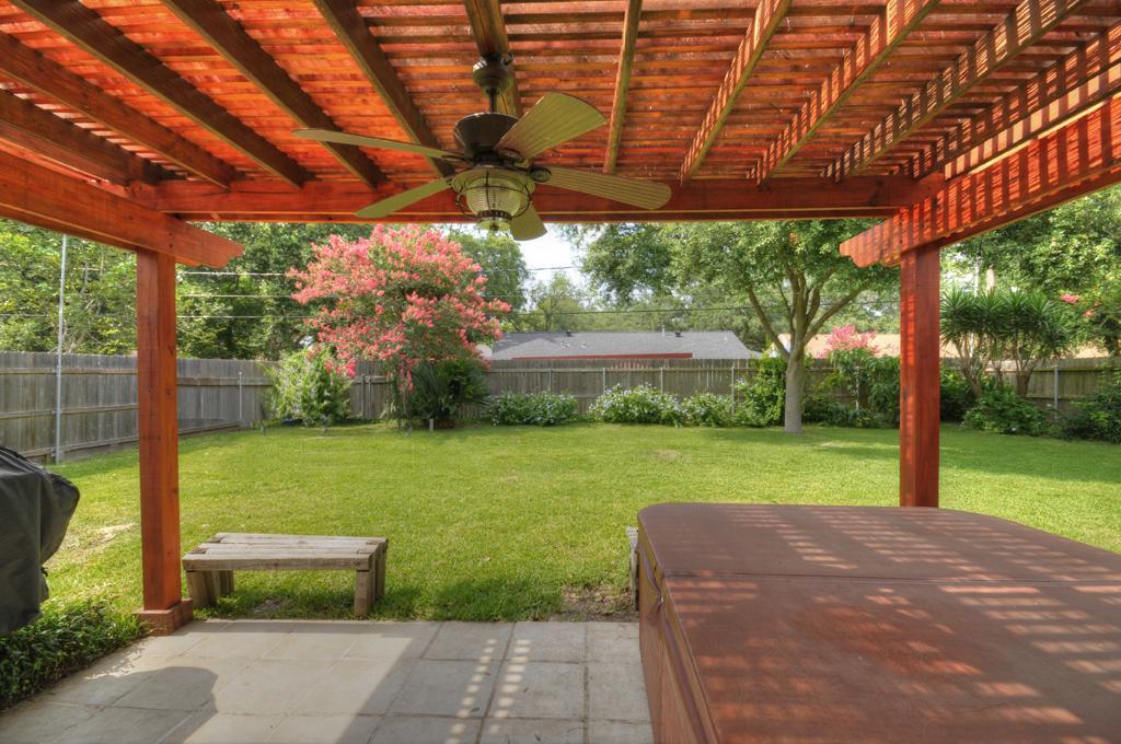 9638 Meadowglen Lane