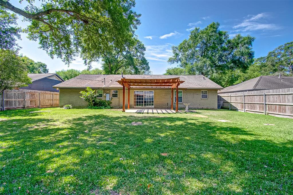 9638 Meadowglen Lane