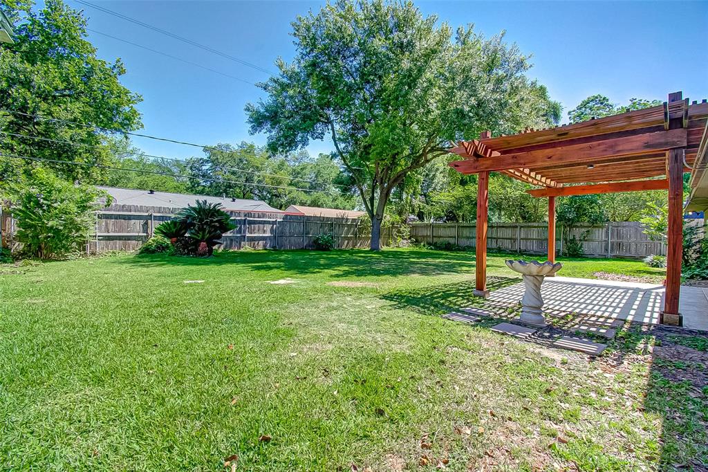 9638 Meadowglen Lane