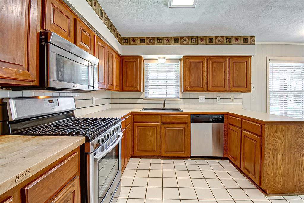 9638 Meadowglen Lane