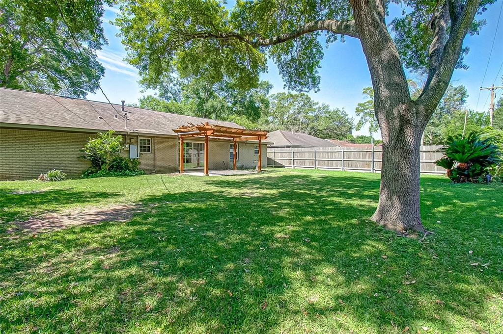 9638 Meadowglen Lane