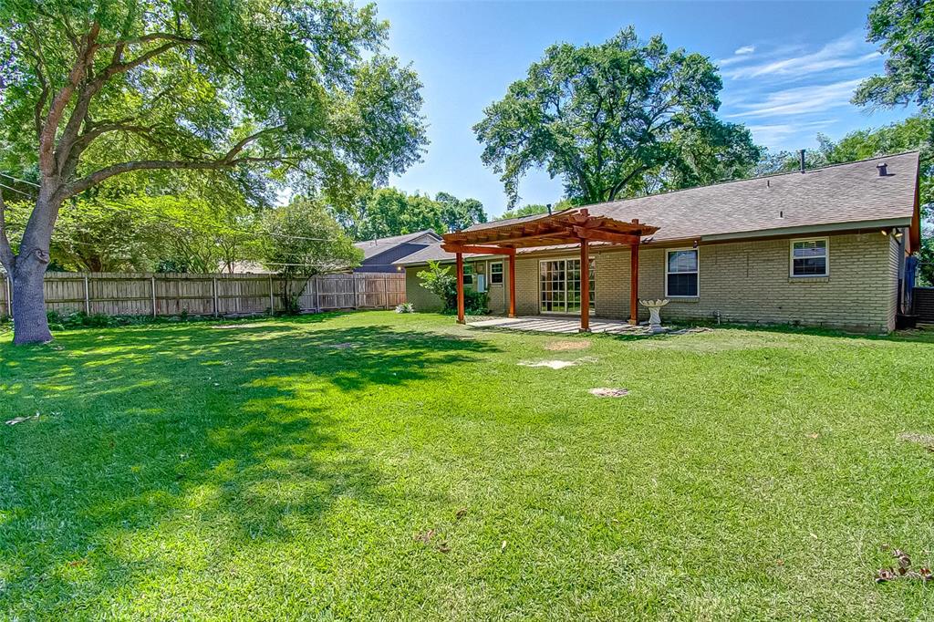 9638 Meadowglen Lane