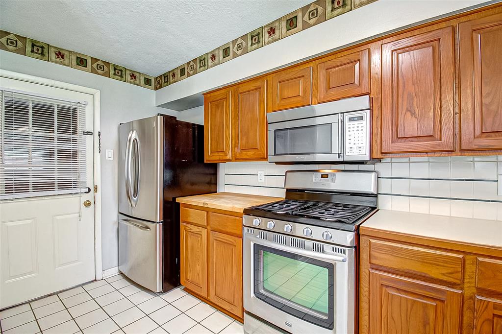 9638 Meadowglen Lane