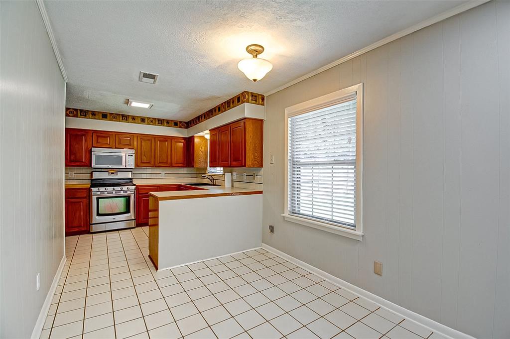 9638 Meadowglen Lane