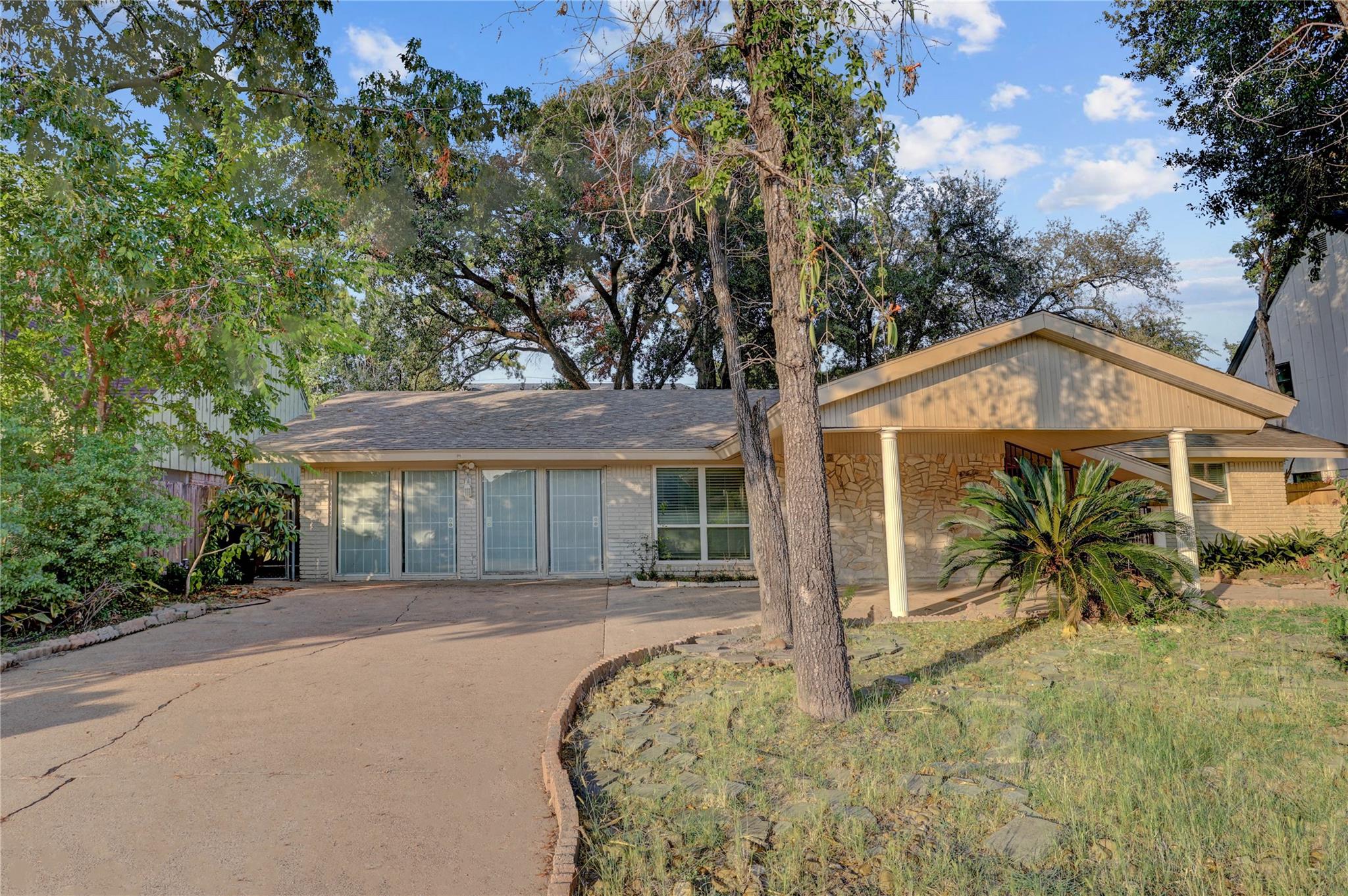 310 W Sam Houston Parkway N