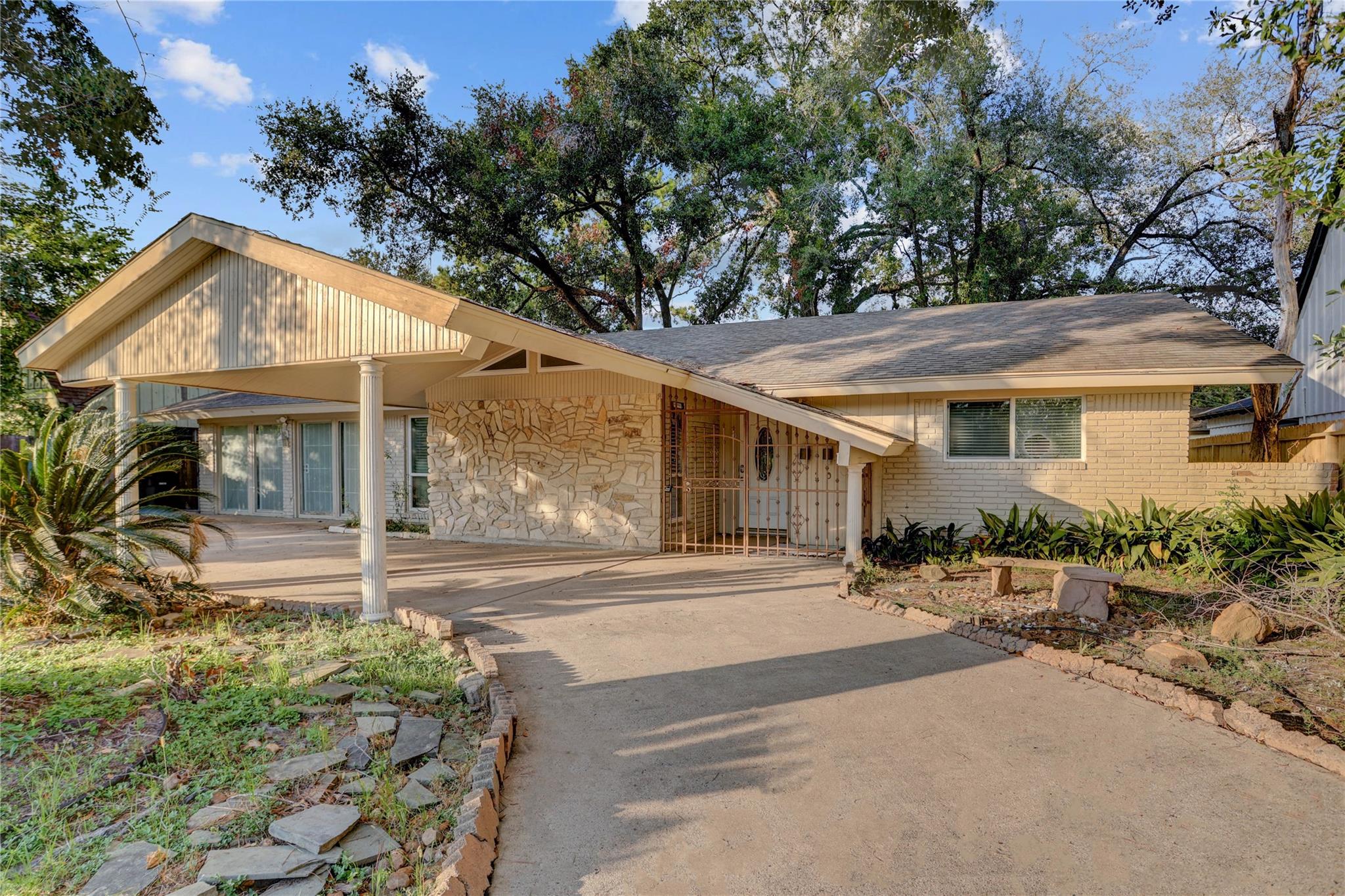 310 W Sam Houston Parkway N