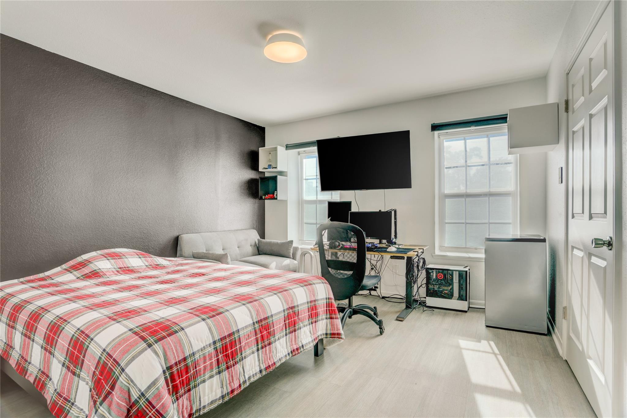 355 N Post Oak Lane # 842