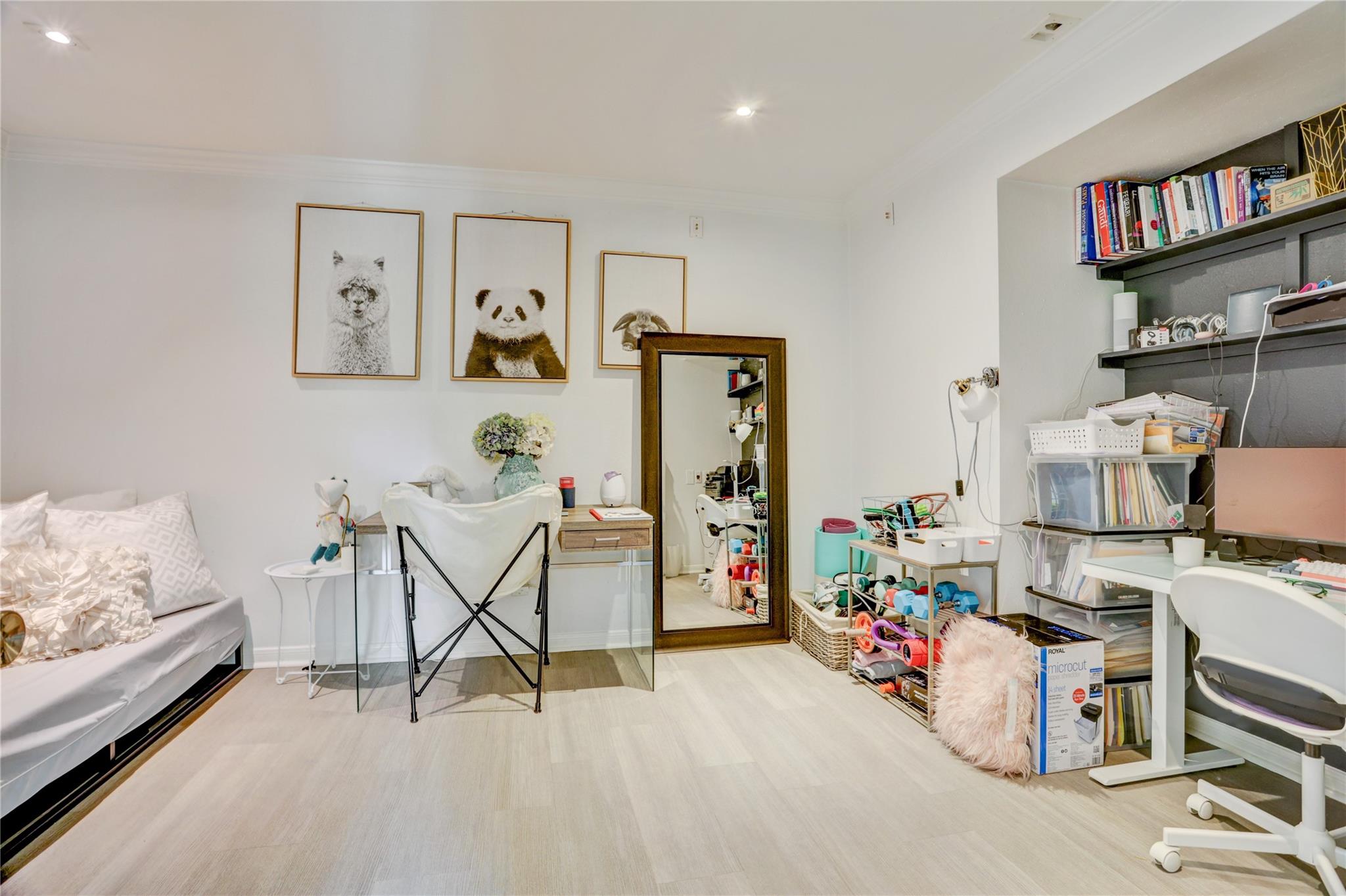 355 N Post Oak Lane # 842