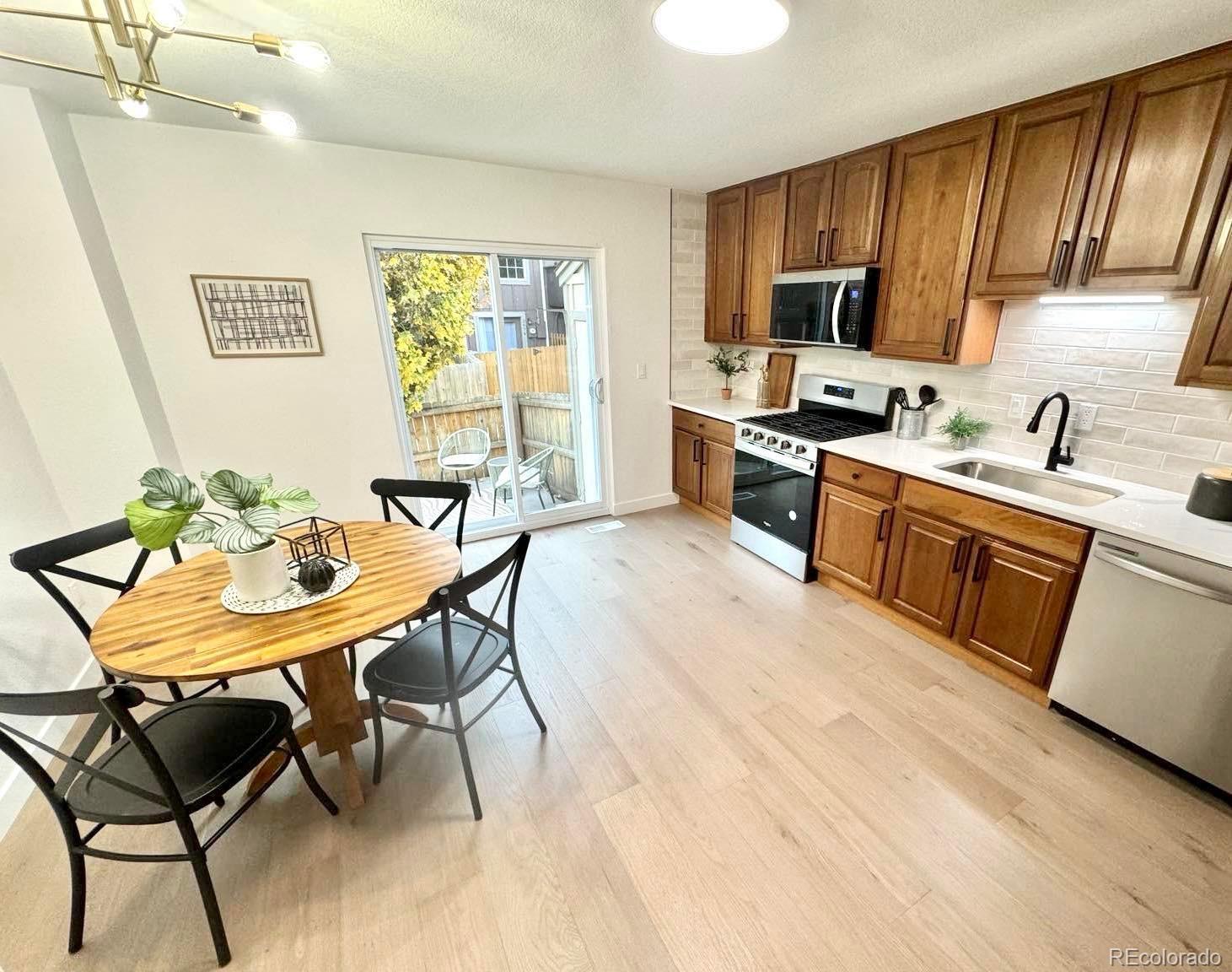 8002 S Columbine Court