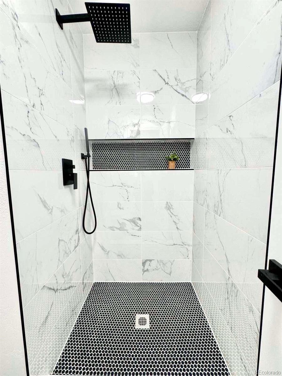 8002 S Columbine Court