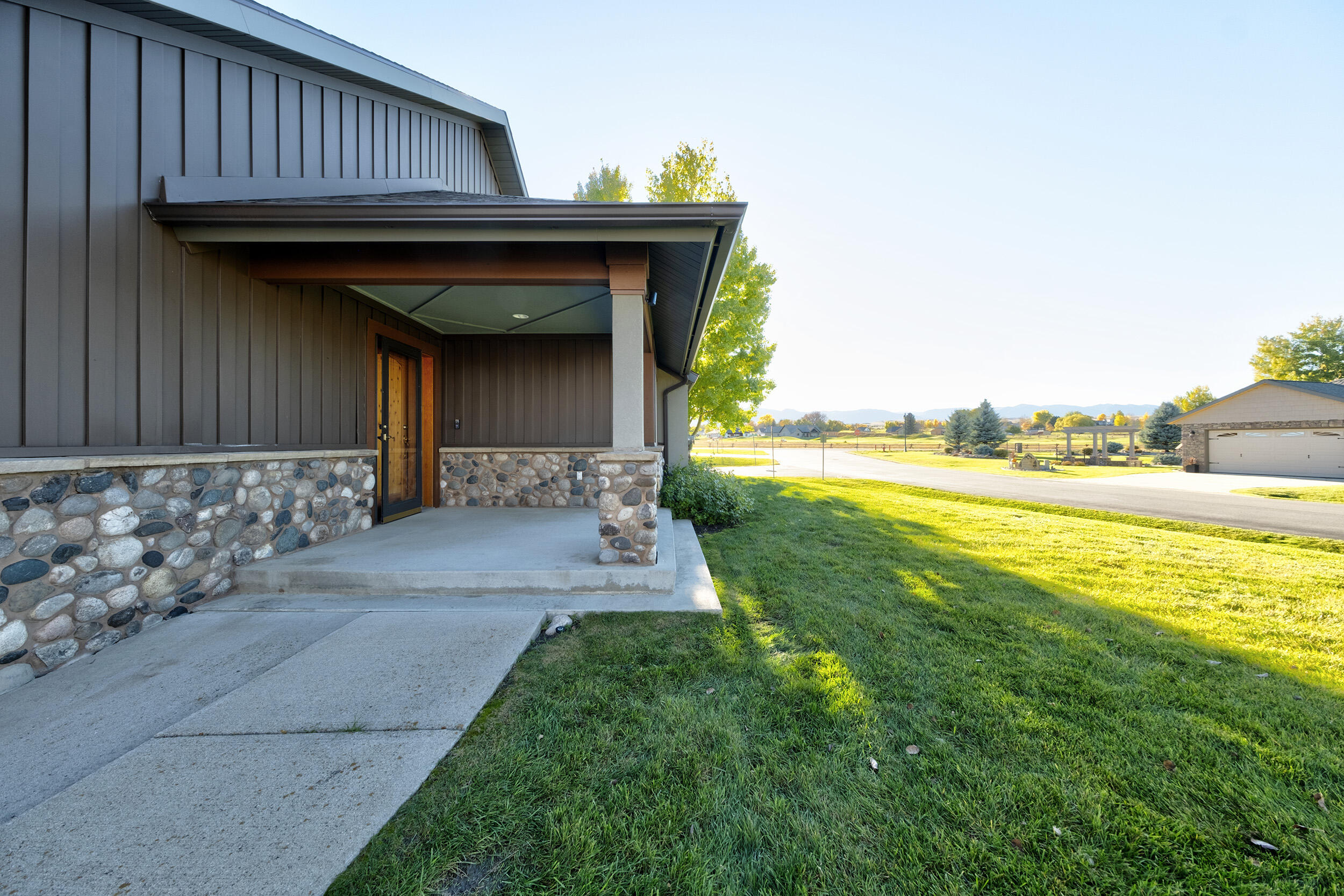 12 River Rock Road