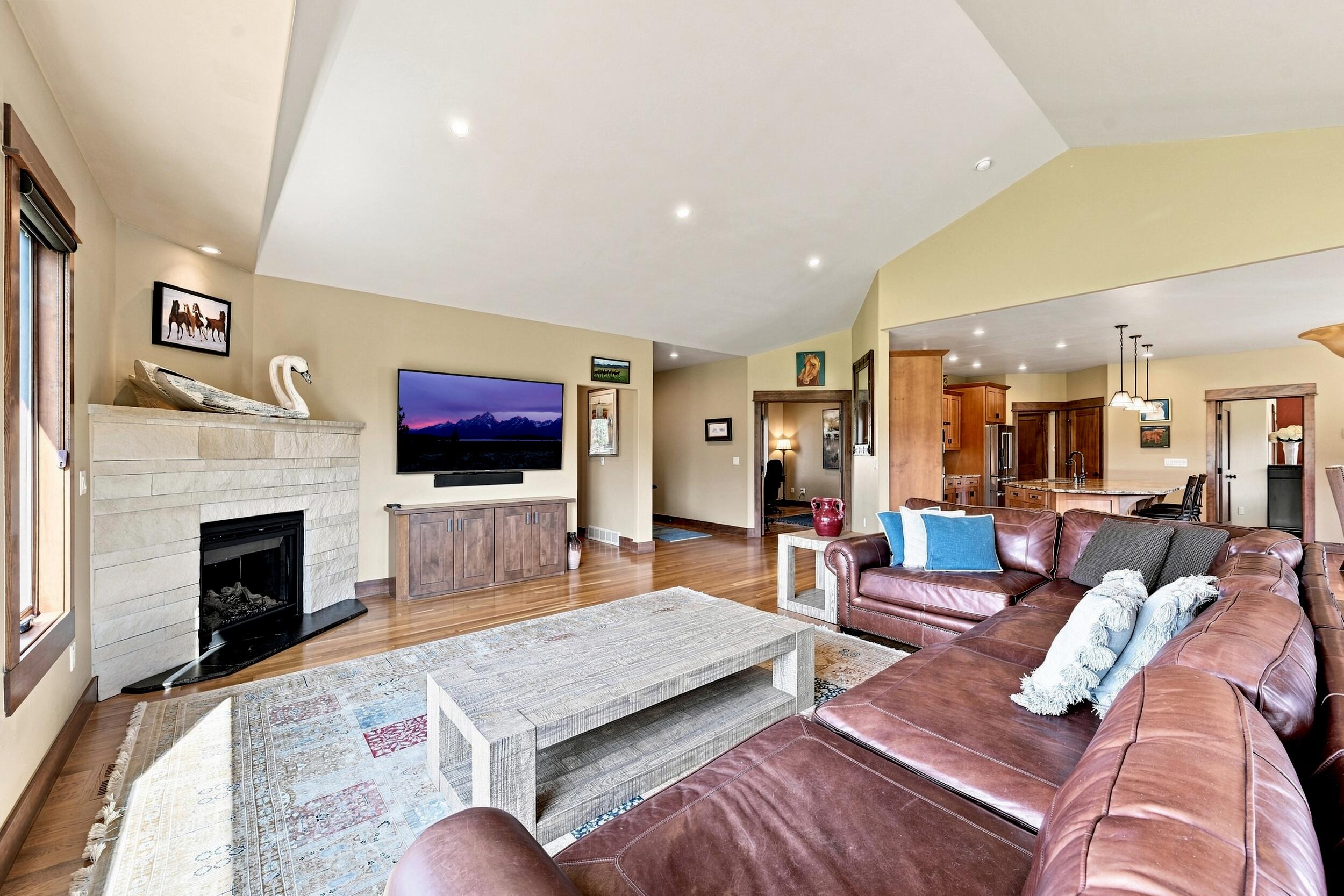 49 Club House Drive