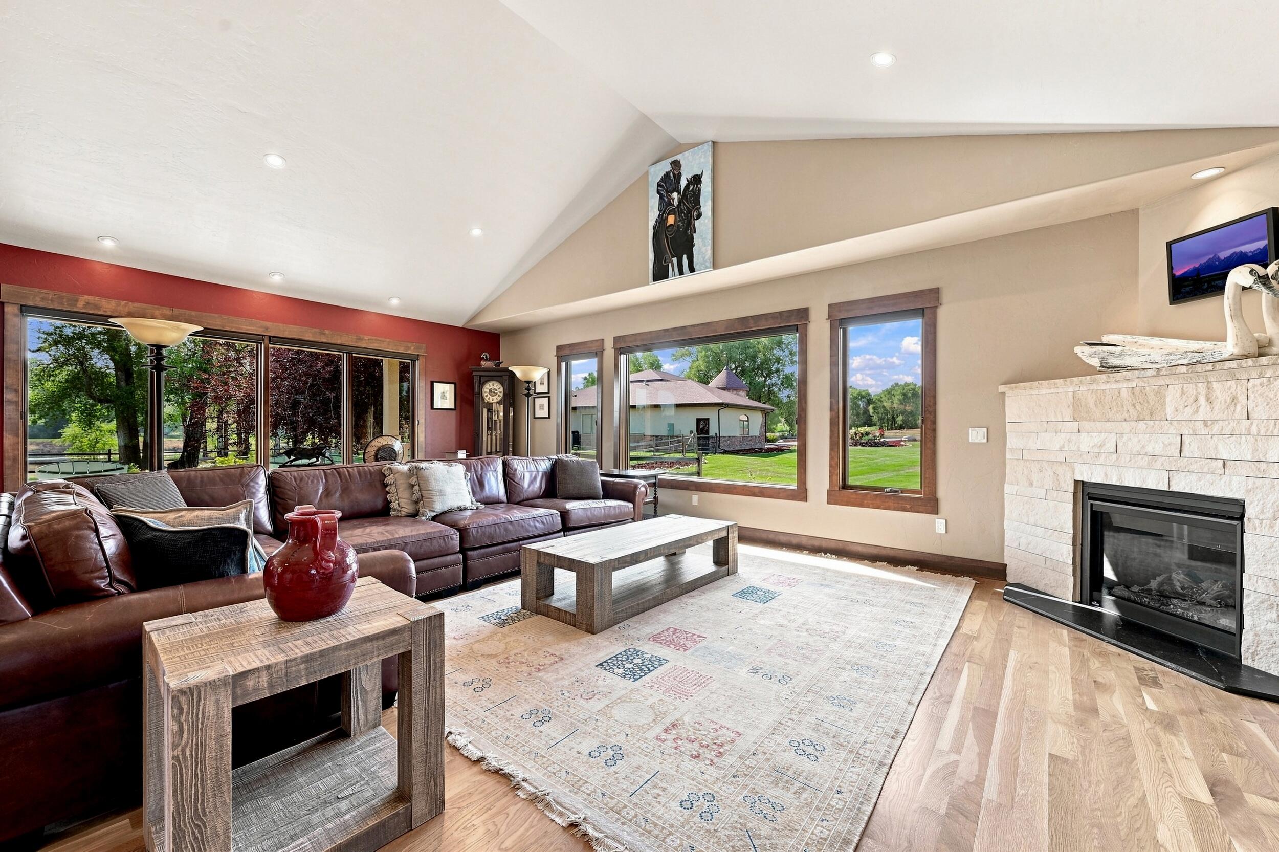 49 Club House Drive