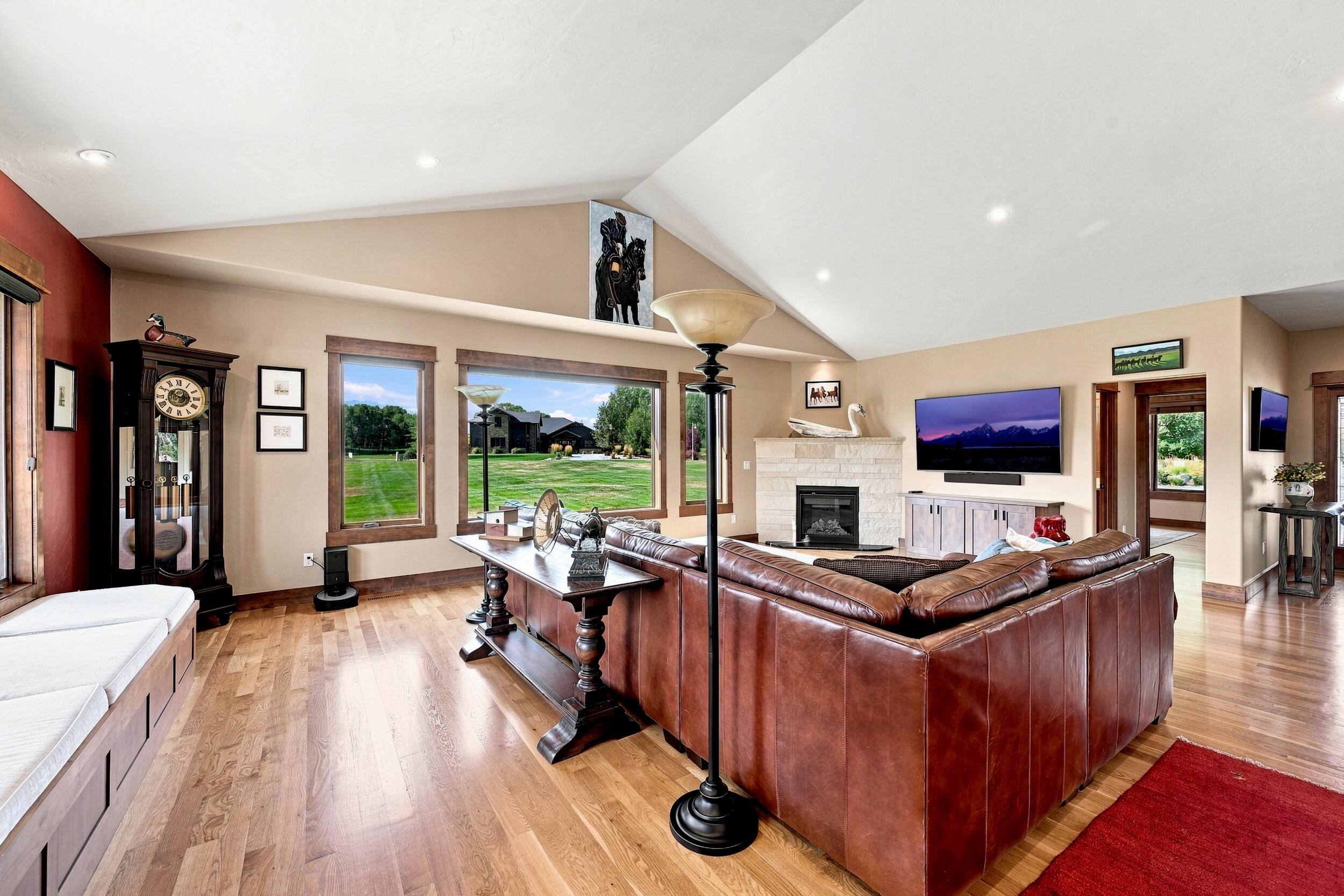 49 Club House Drive