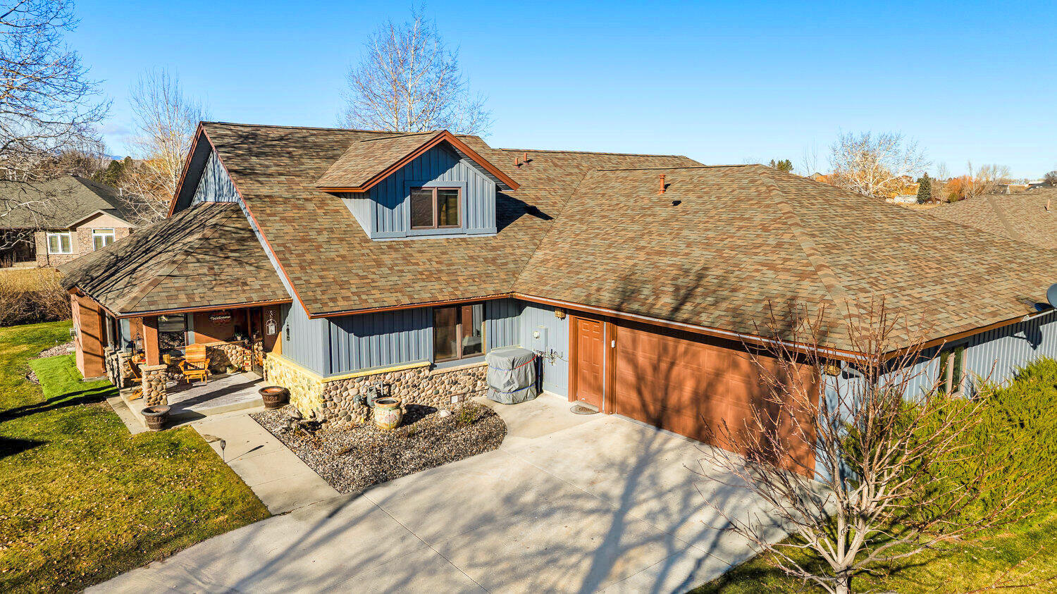 10 River Rock Road