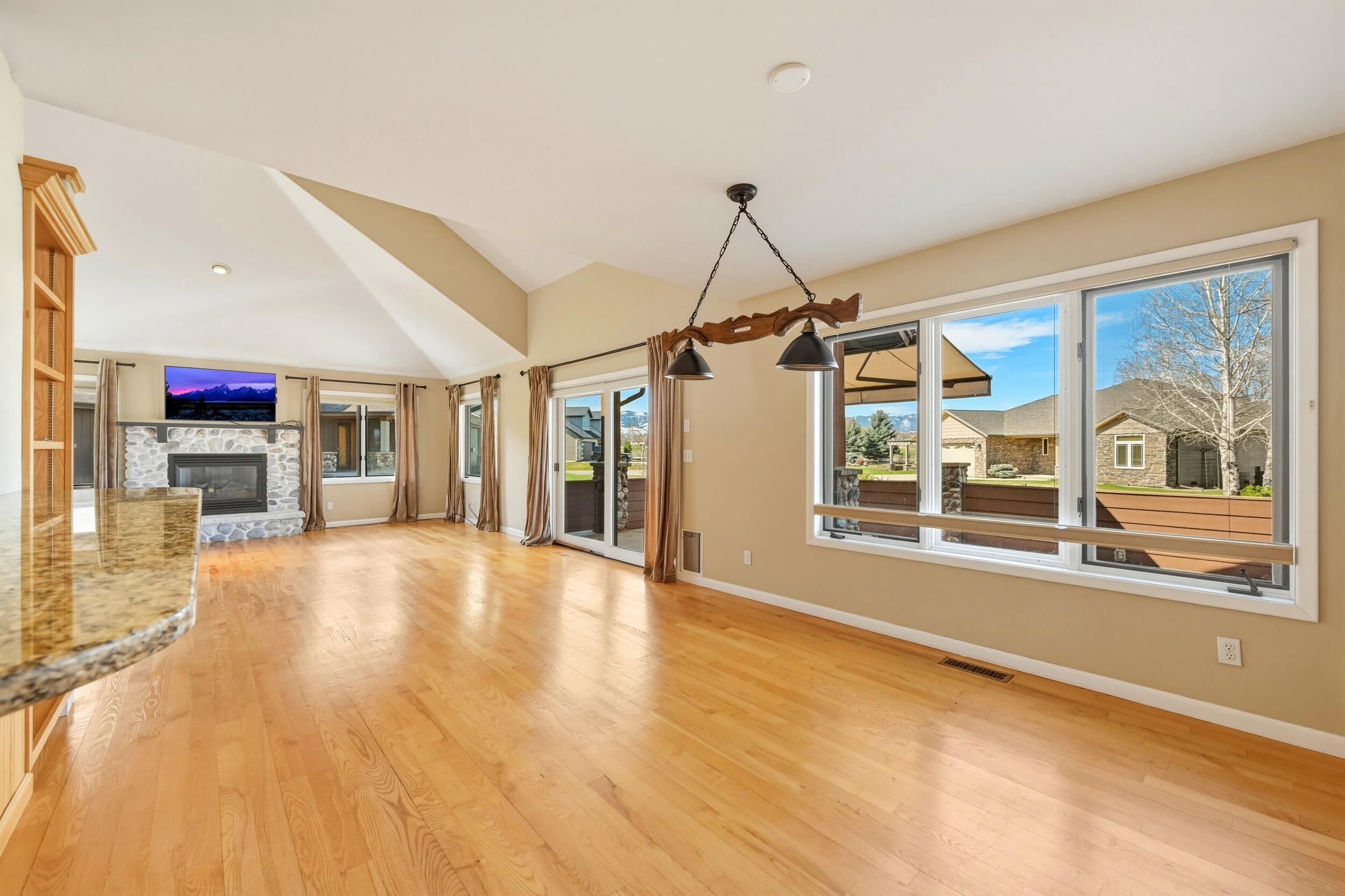 10 River Rock Road