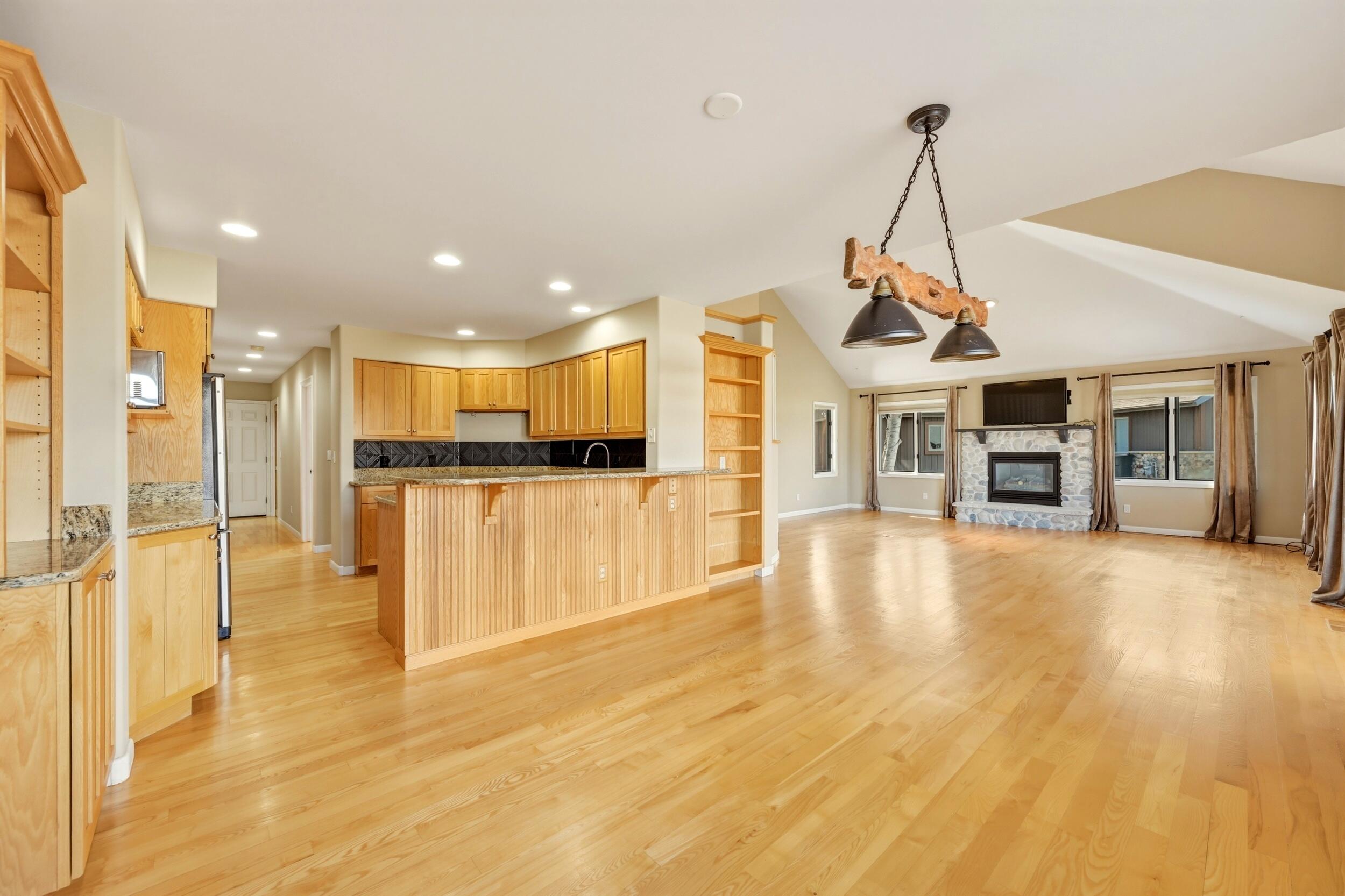 10 River Rock Road