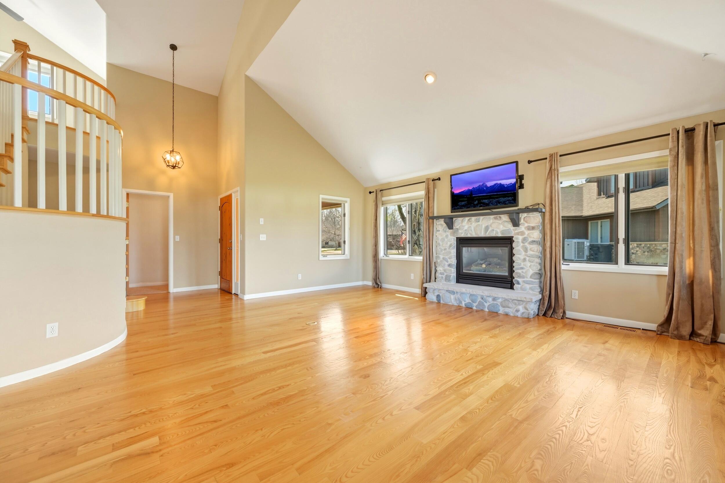 10 River Rock Road
