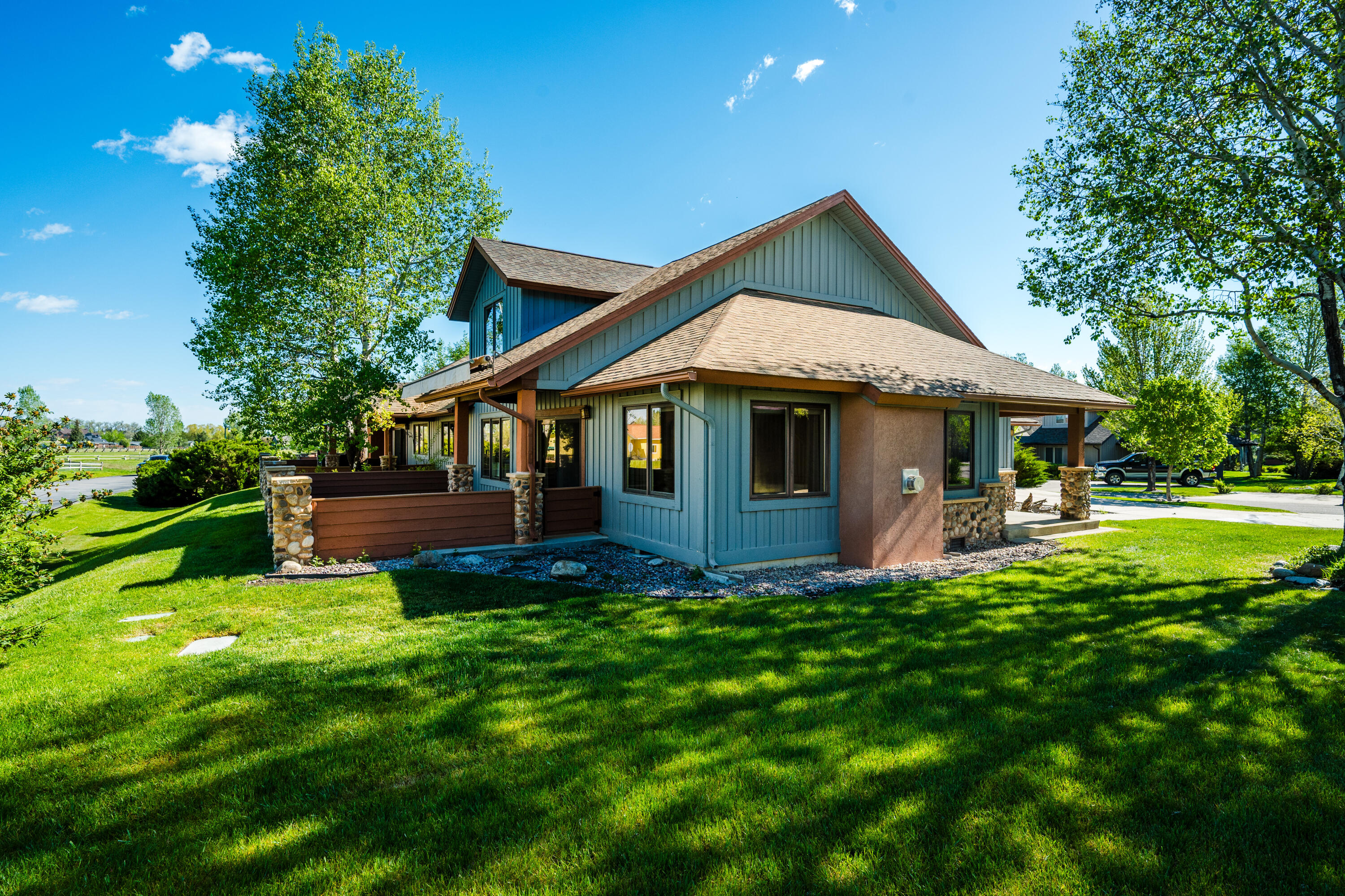 10 River Rock Road