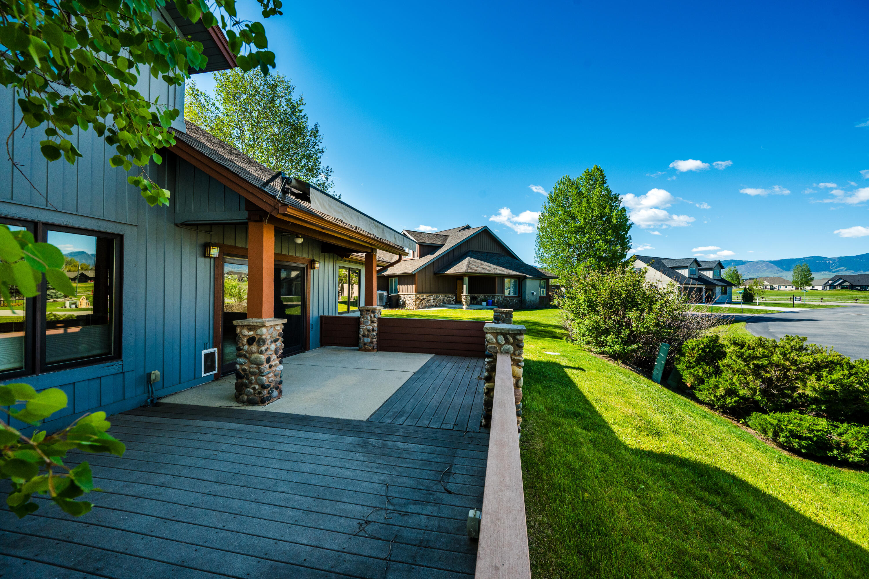 10 River Rock Road