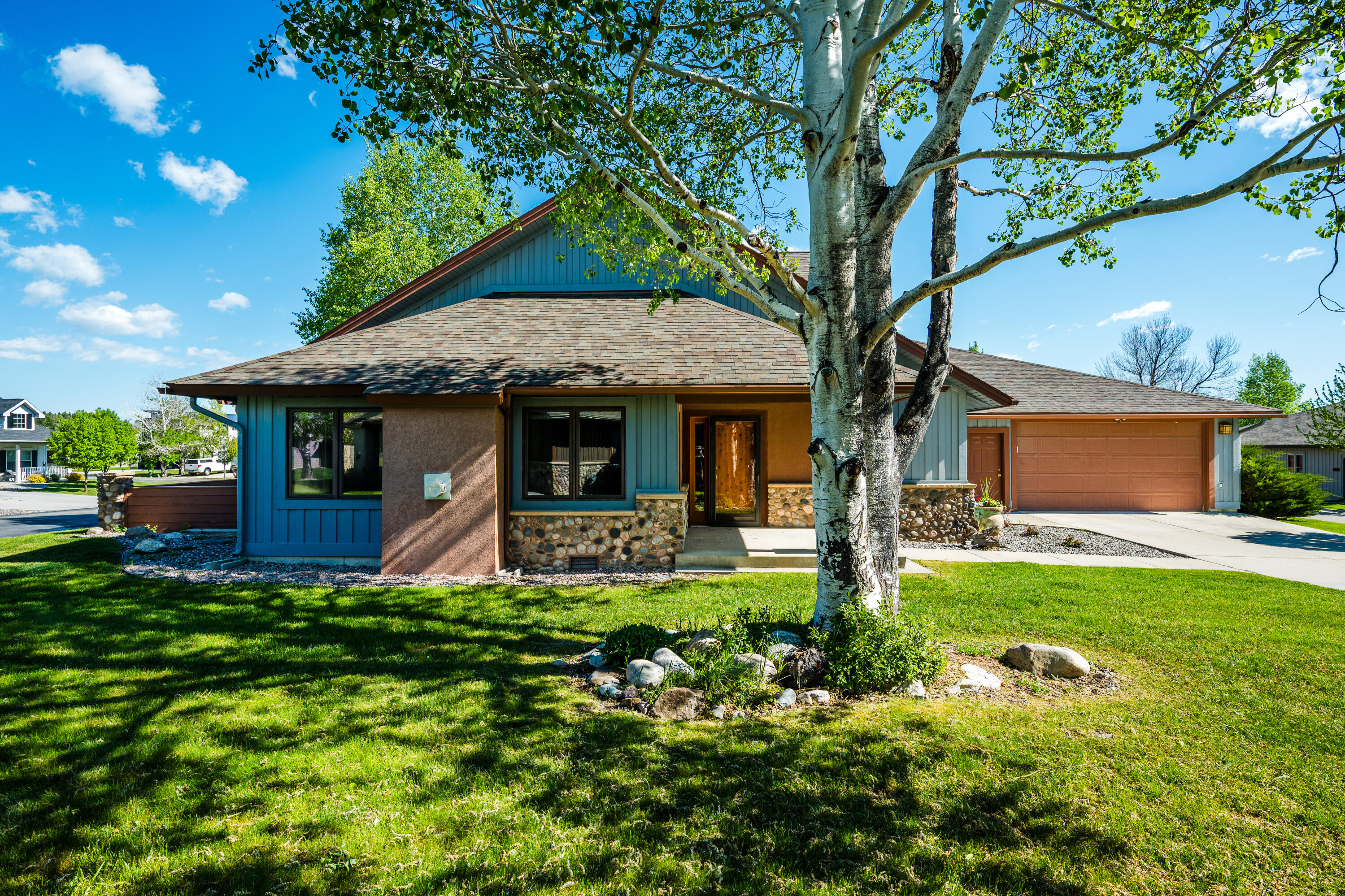 10 River Rock Road