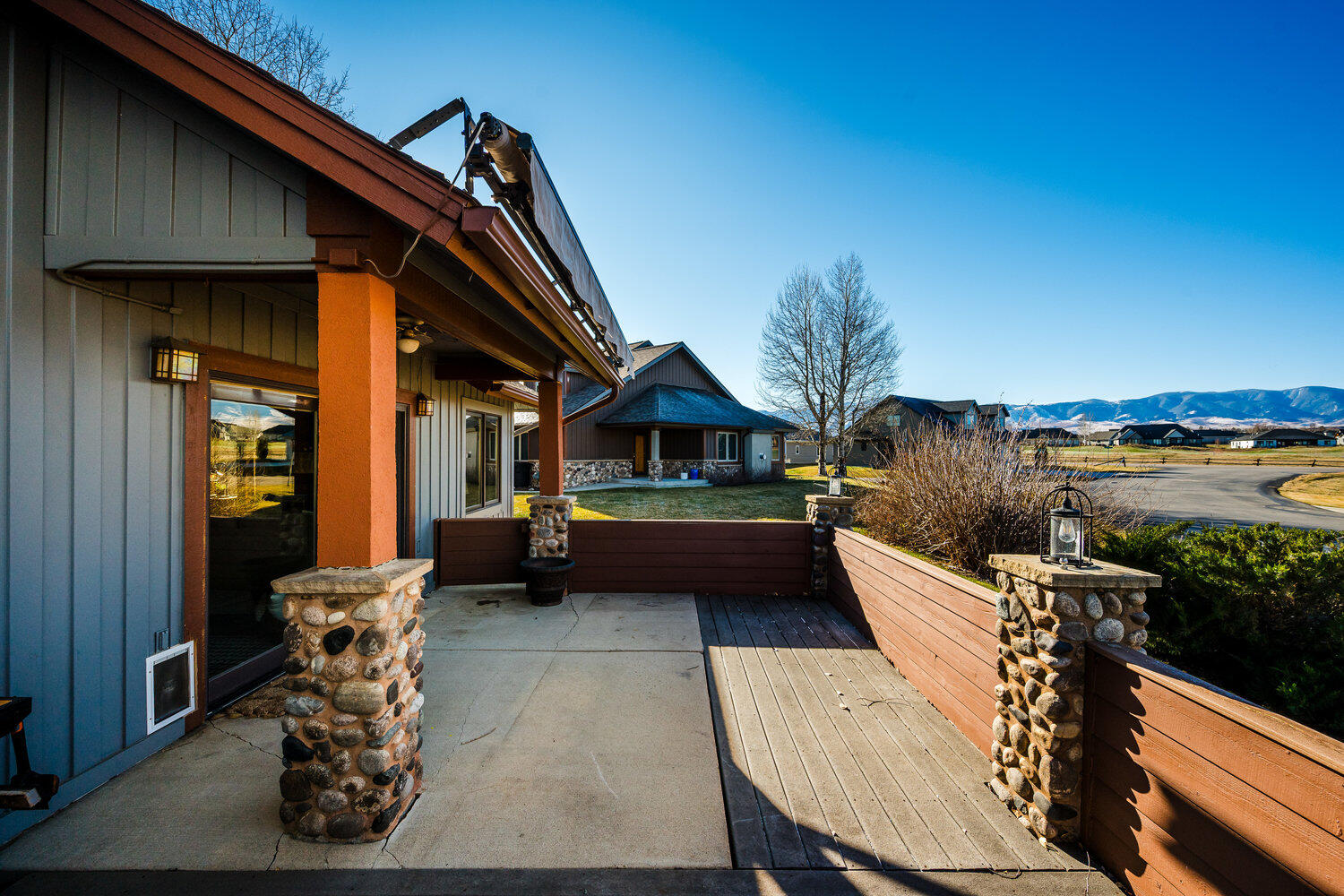 10 River Rock Road