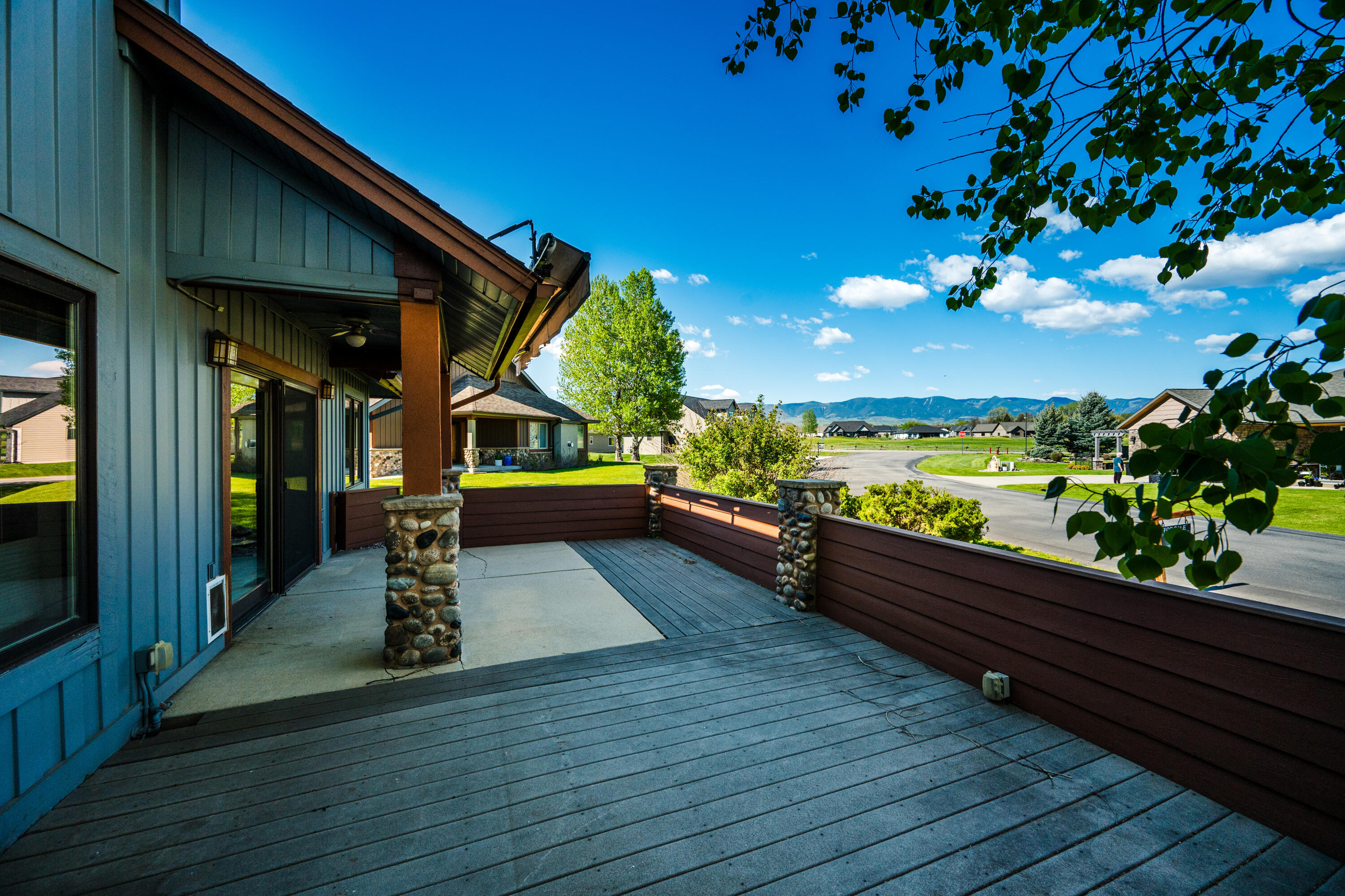 10 River Rock Road