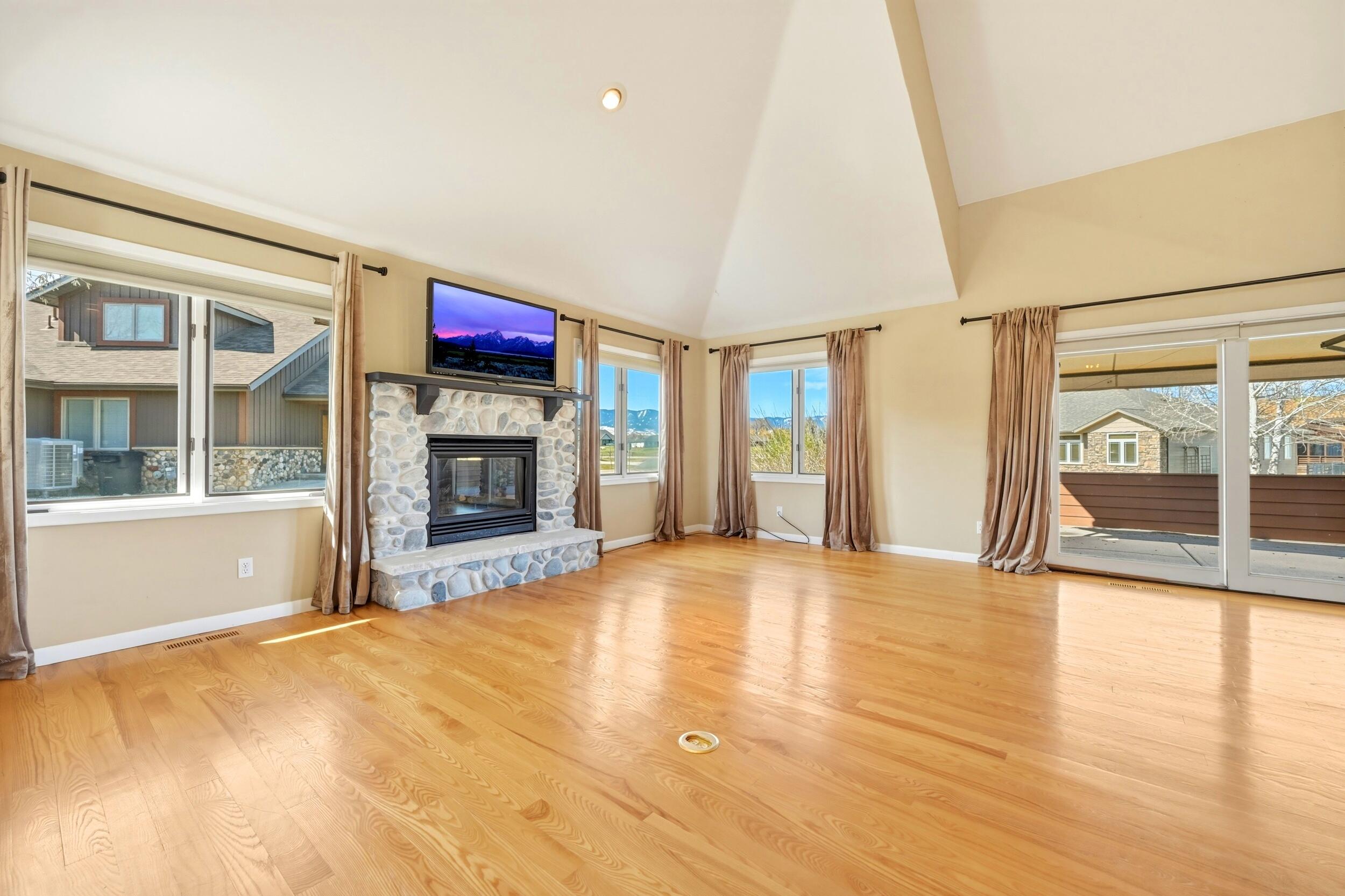 10 River Rock Road
